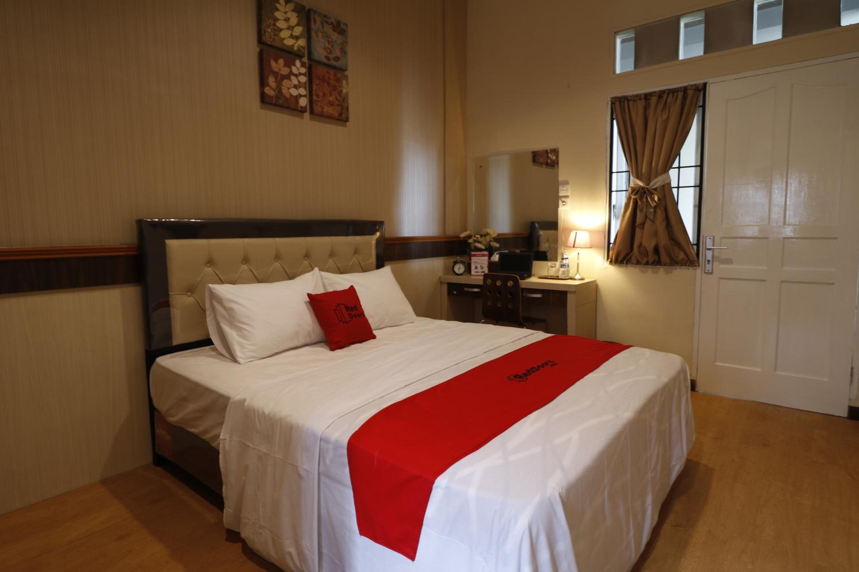 RedDoorz Plus near Universitas Sumatera Utara