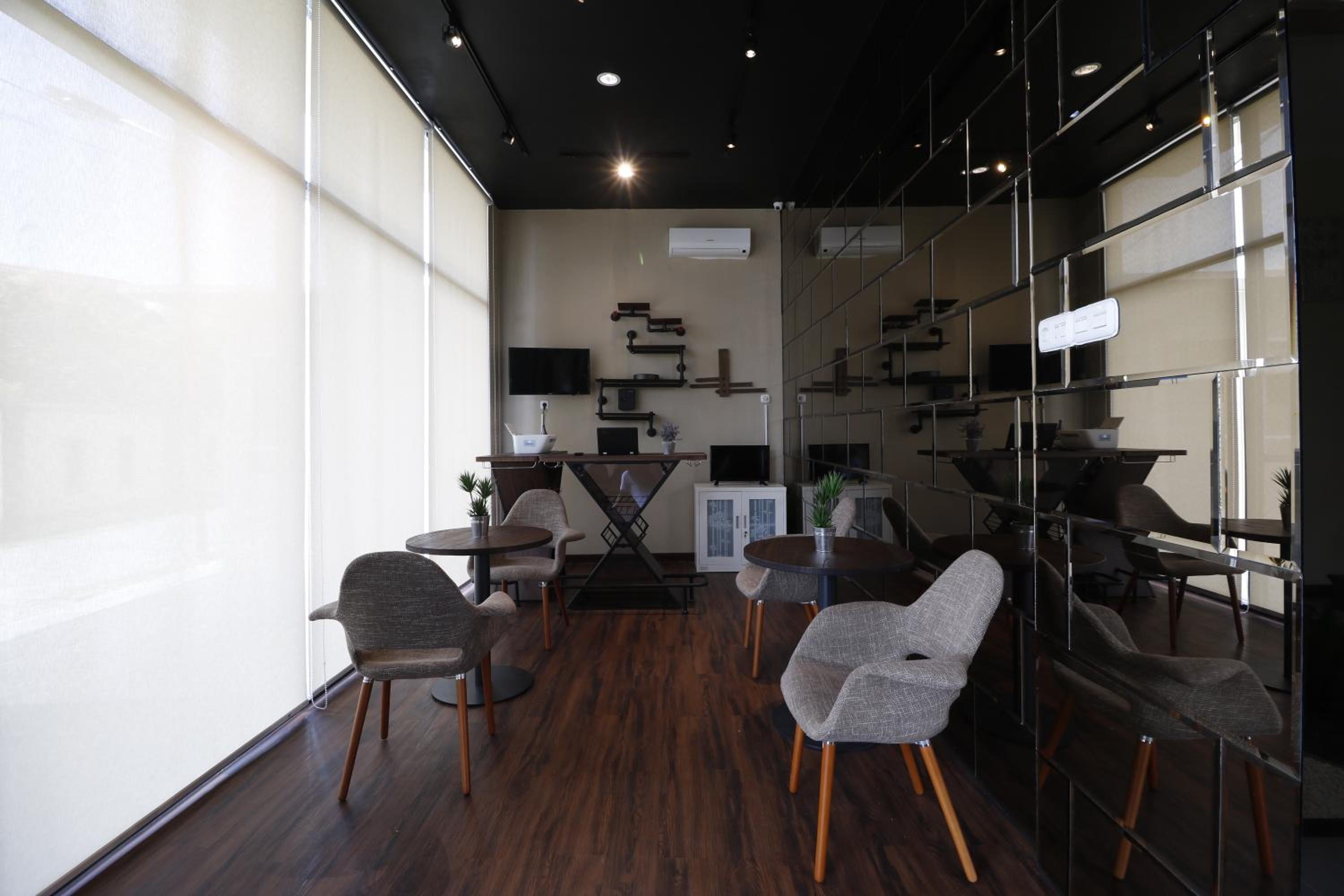 RedDoorz Plus near Universitas Sumatera Utara