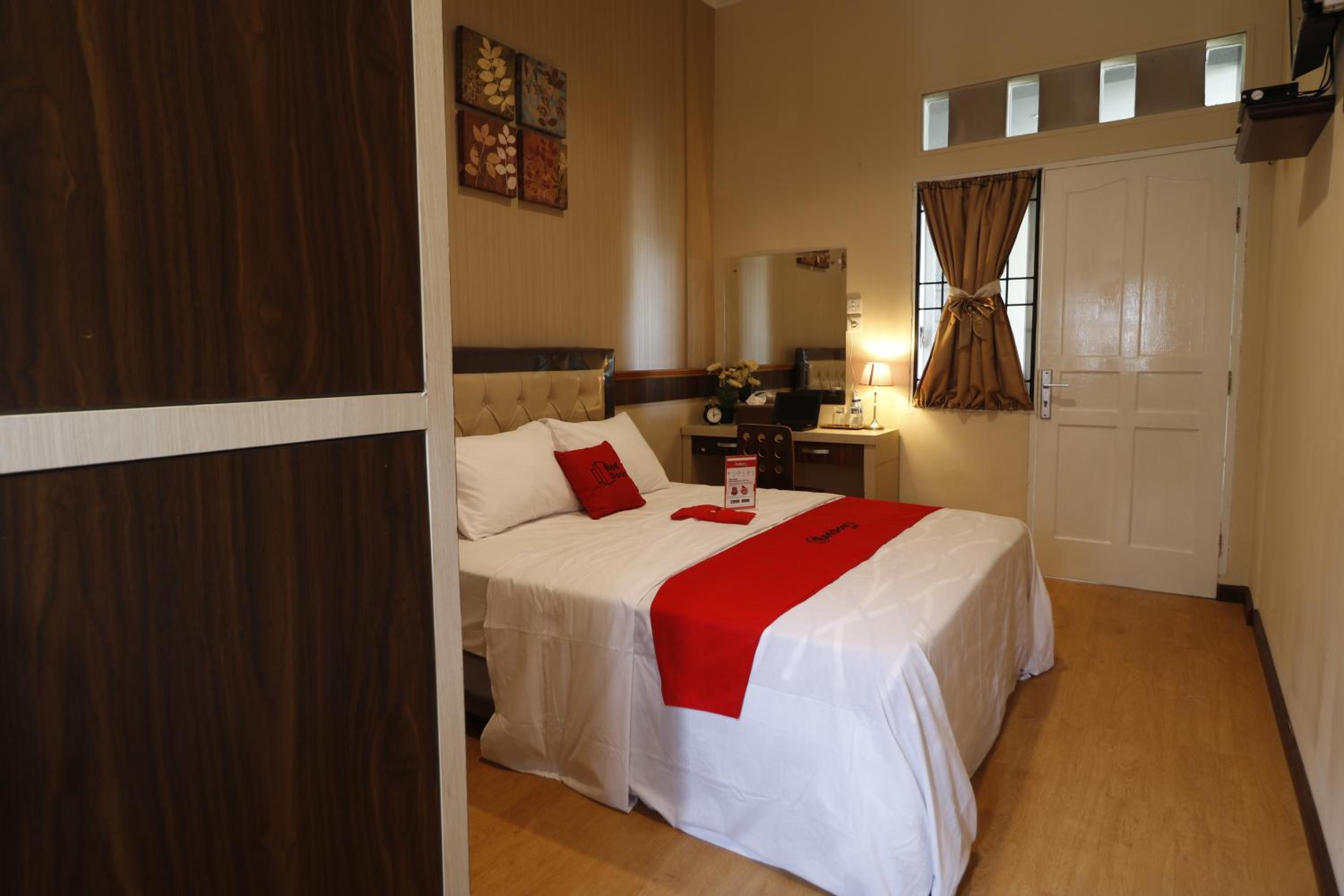 RedDoorz Plus near Universitas Sumatera Utara