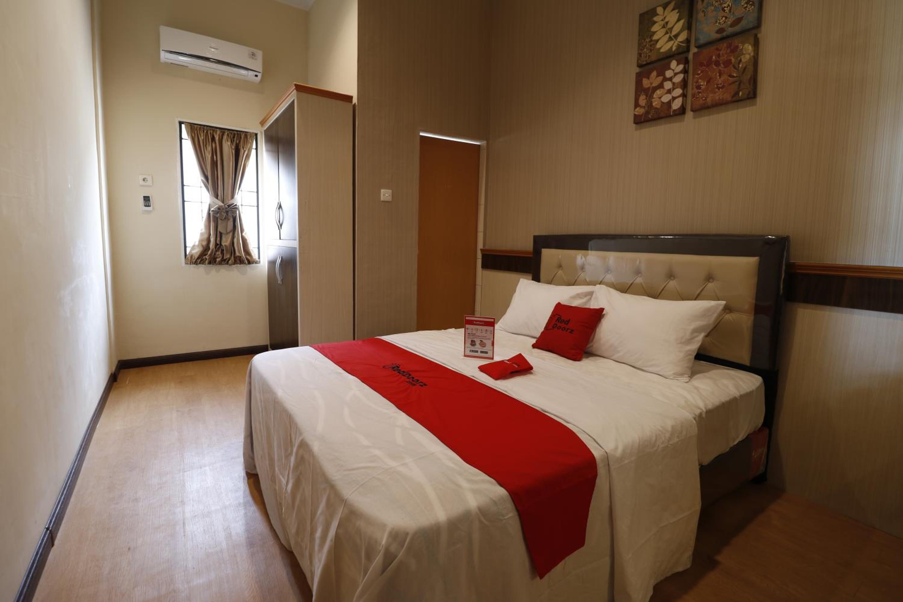 RedDoorz Plus near Universitas Sumatera Utara