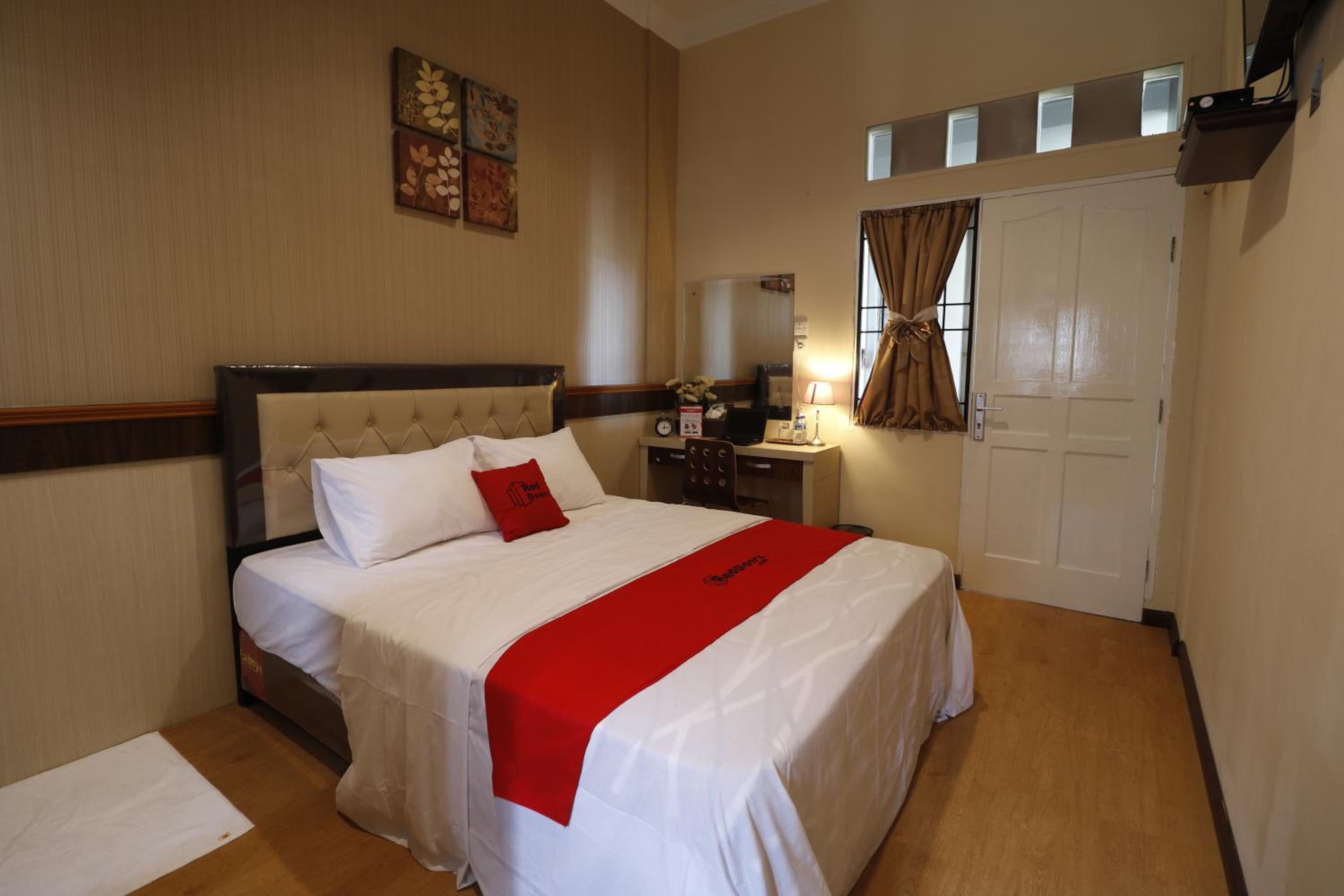 RedDoorz Plus near Universitas Sumatera Utara