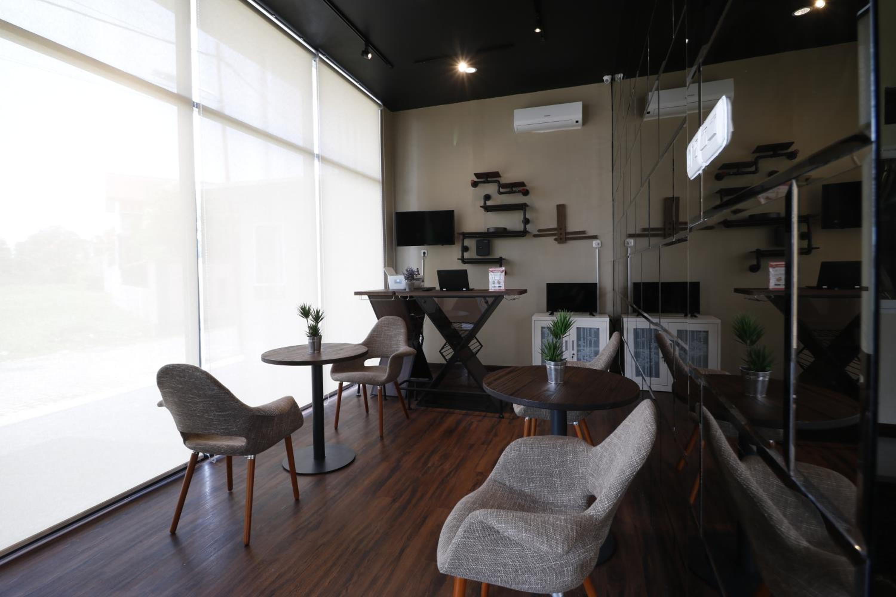 RedDoorz Plus near Universitas Sumatera Utara