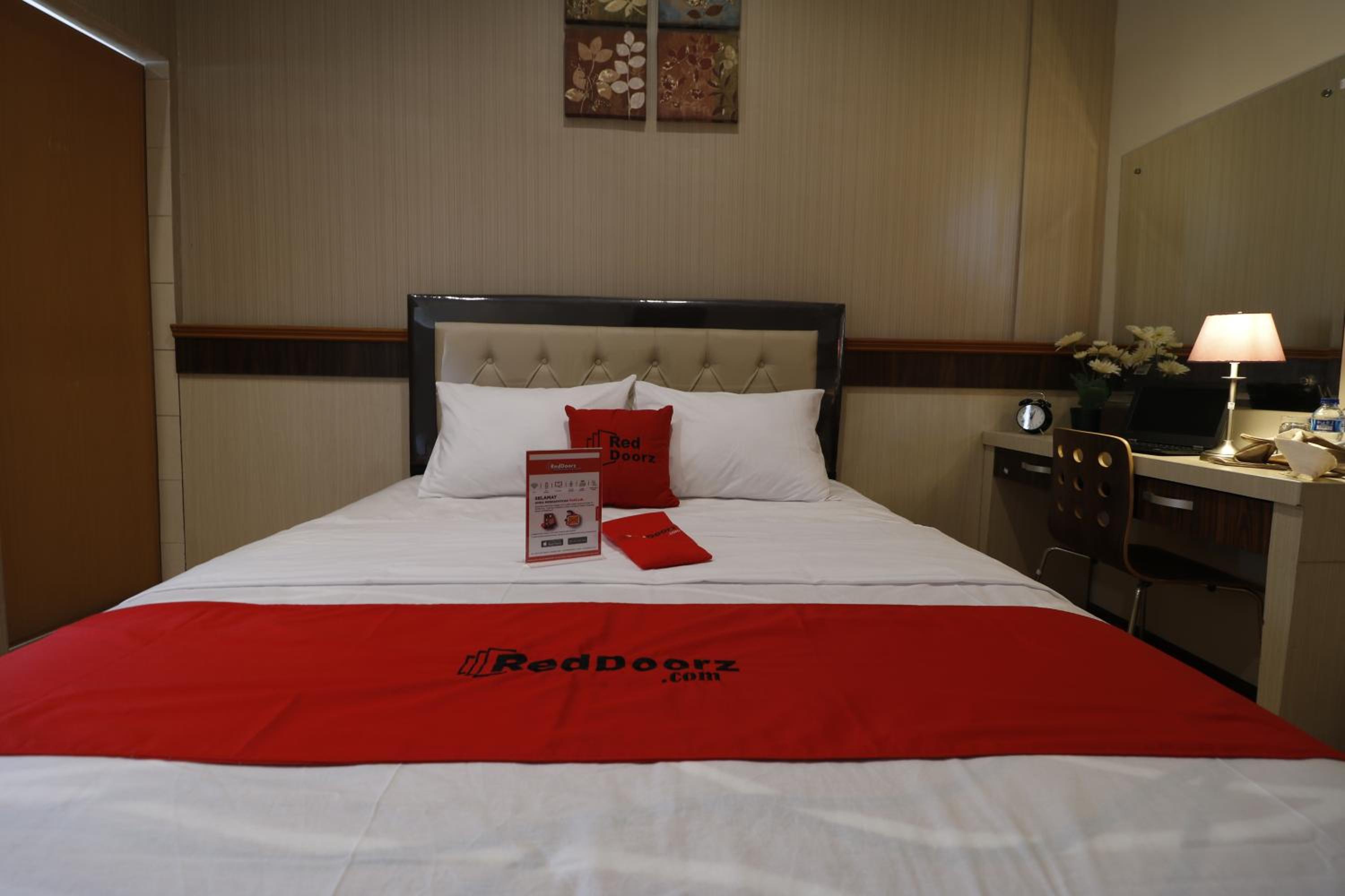 RedDoorz Plus near Universitas Sumatera Utara