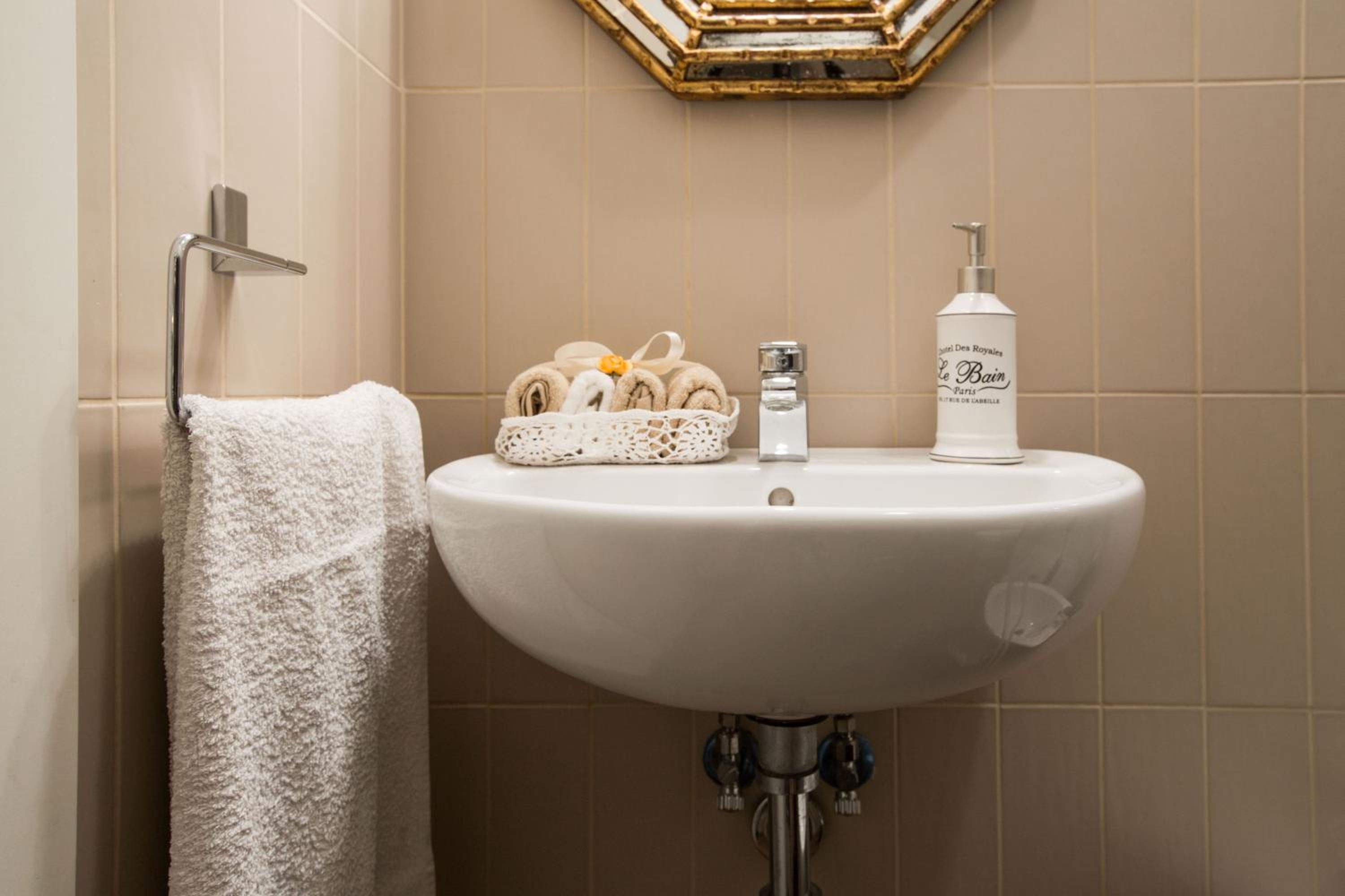 Charming Suite Cavour heart of Florence