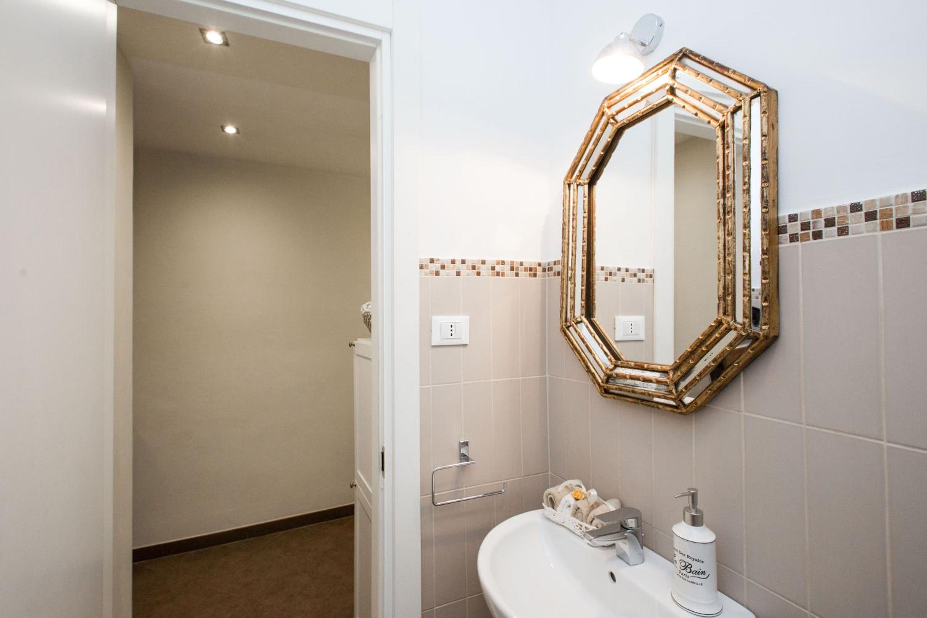 Charming Suite Cavour heart of Florence