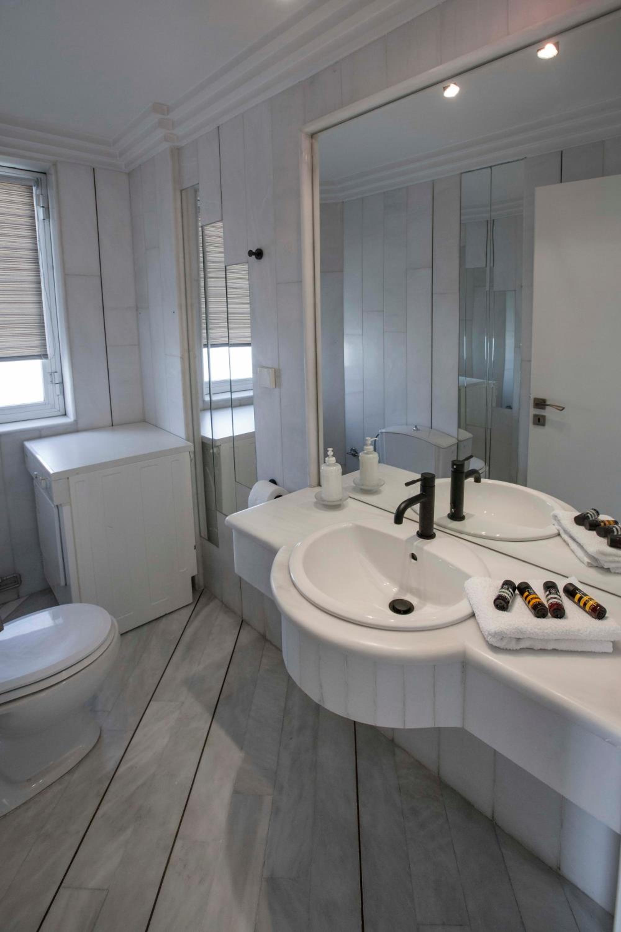 Nice Sea View Elegant Apartment