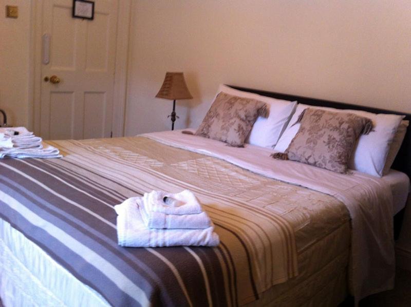 Carlingford House Town House Accommodation A91 TY06 view 5
