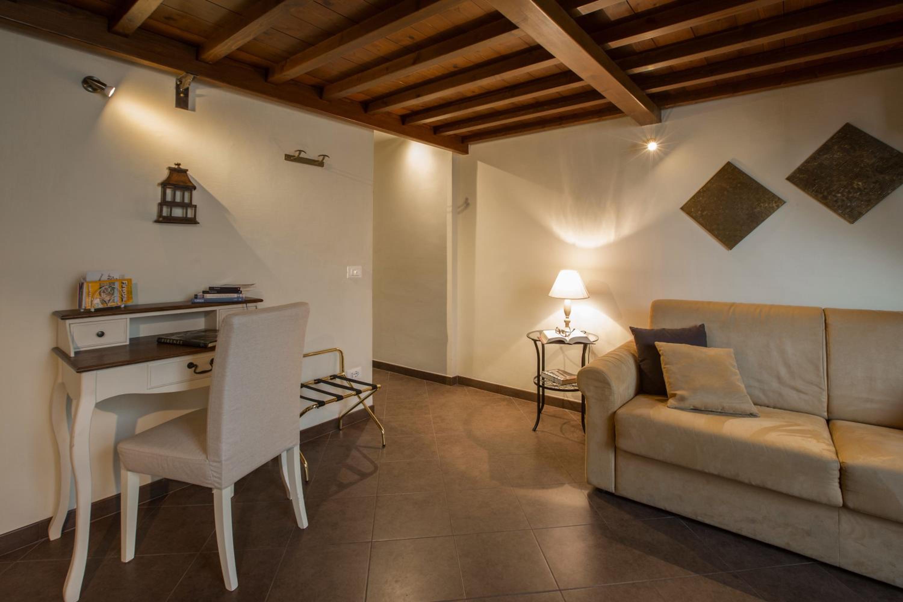 Charming Suite Cavour heart of Florence