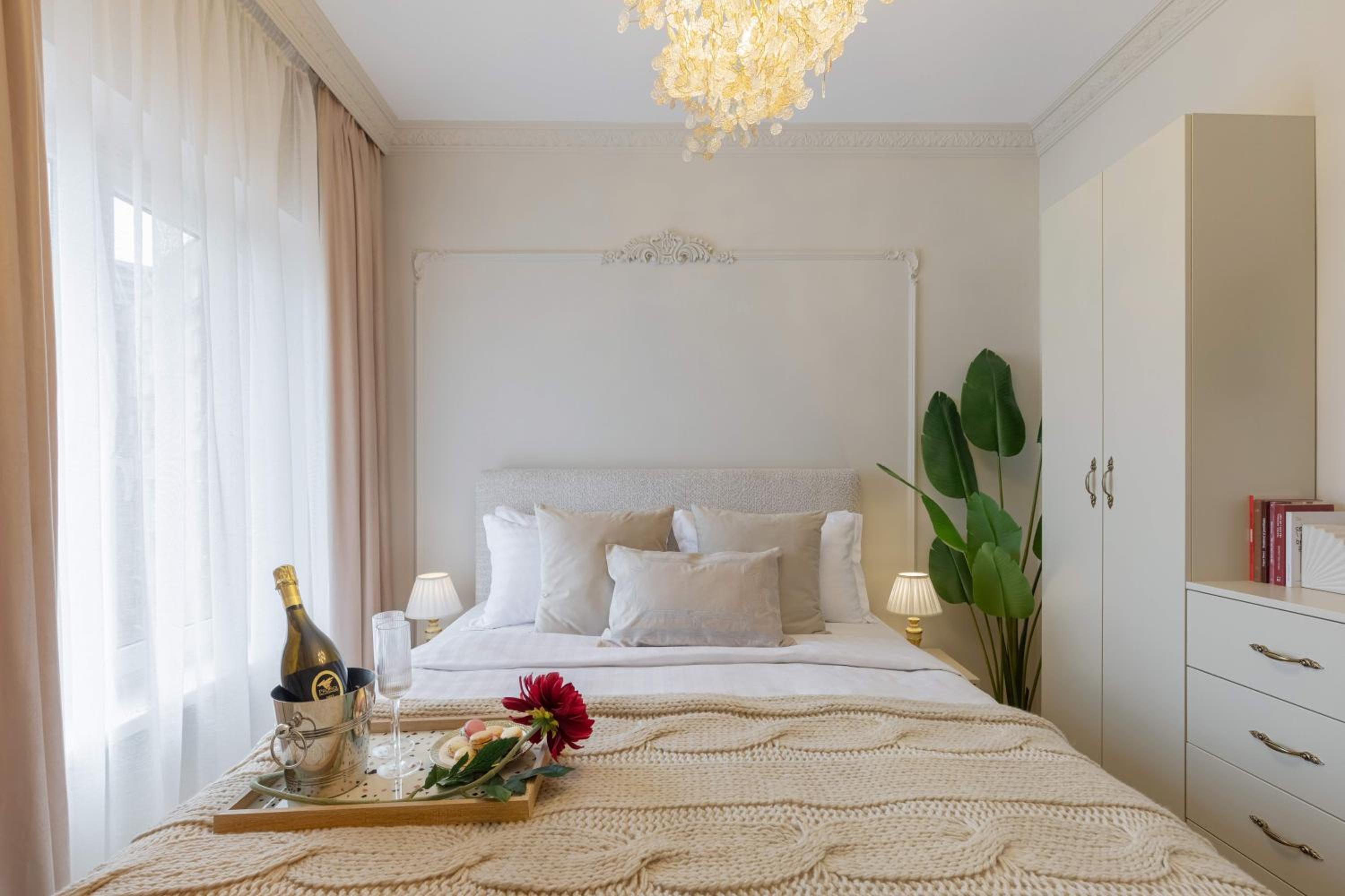 Parisian-Inspired 1BR in the Heart of Bucharest - Balcony AC, & Fully Equipped