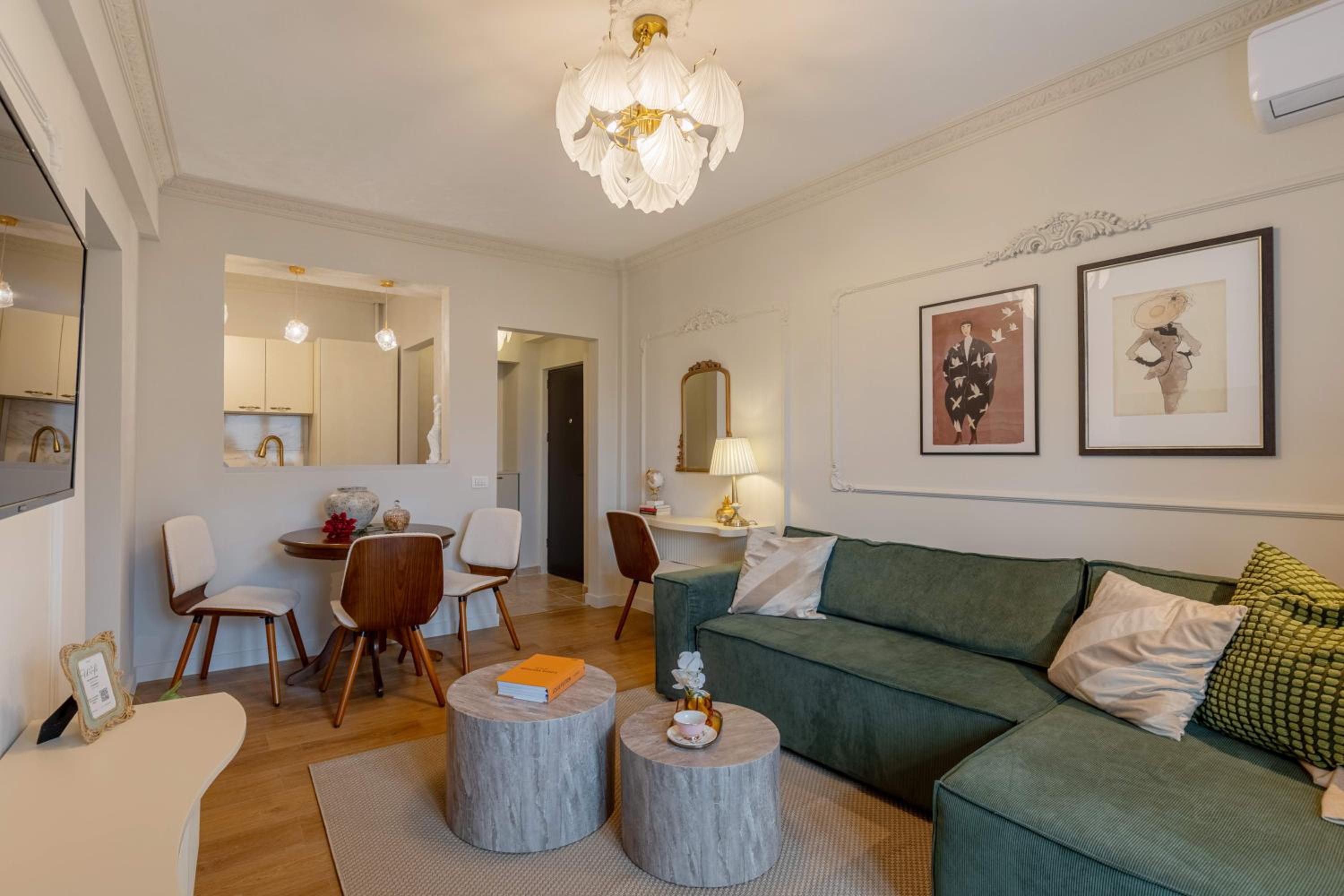 Parisian-Inspired 1BR in the Heart of Bucharest - Balcony AC, & Fully Equipped