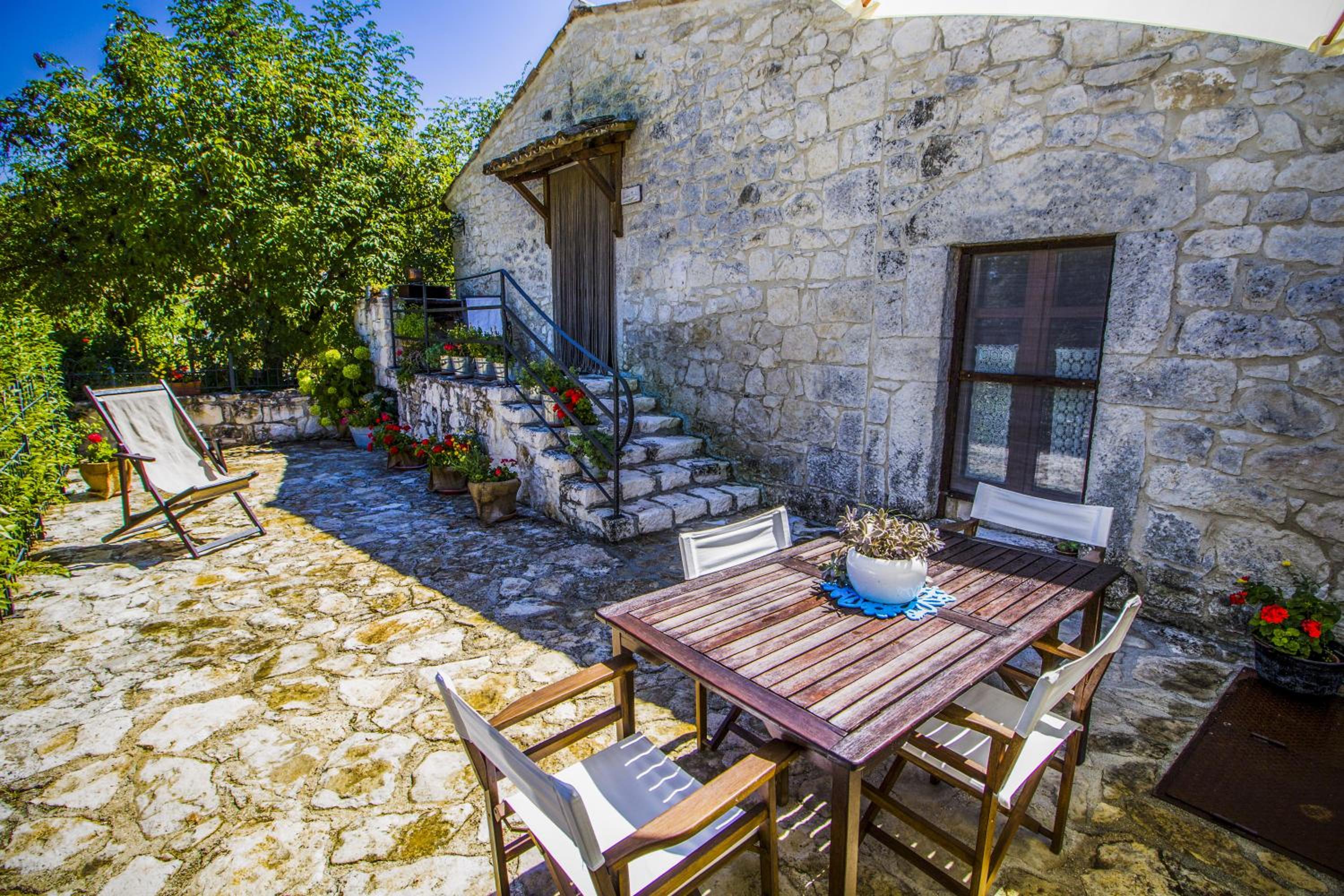AGRITURISMO Case Catalano view 2