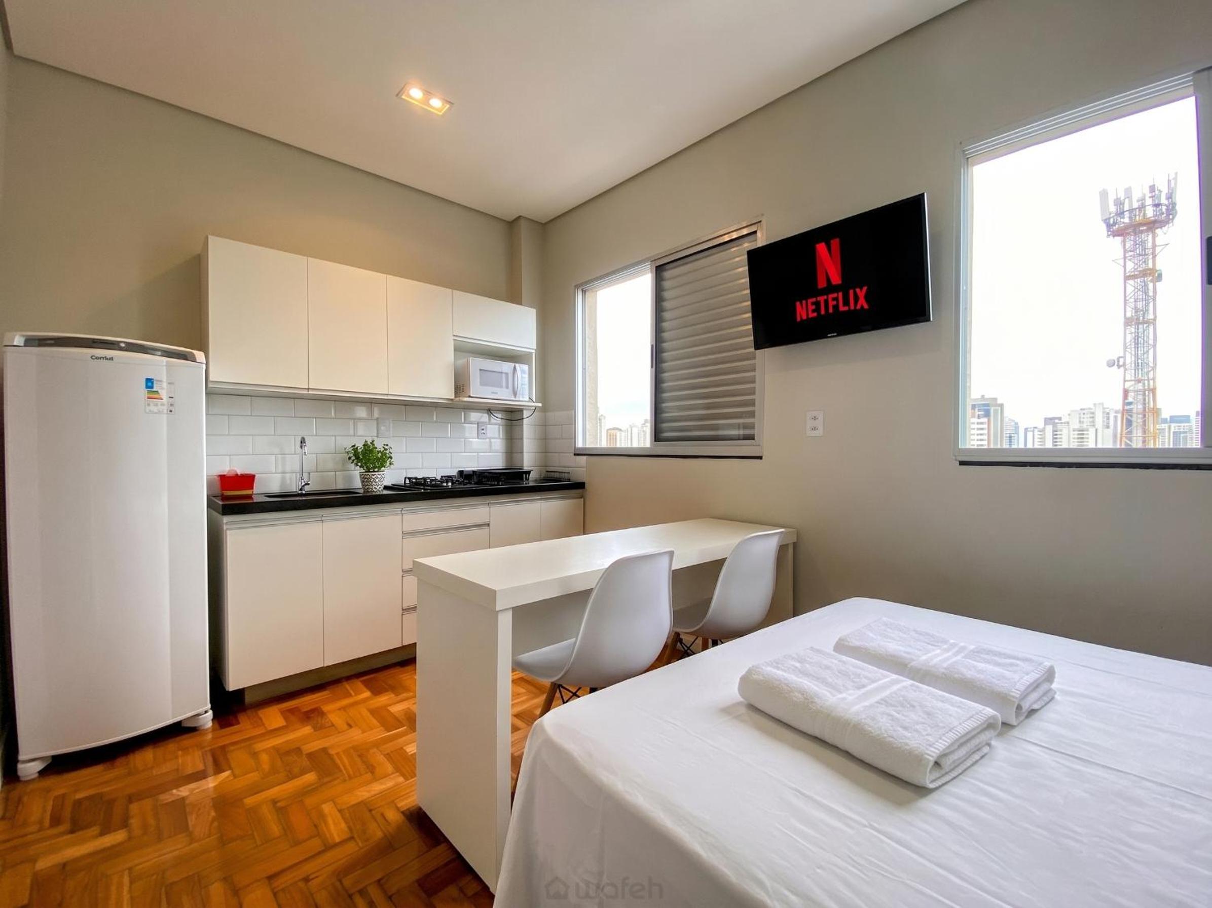 Prado Premium Lofts e Kitnets com Ar-Condicionado e TV Smart