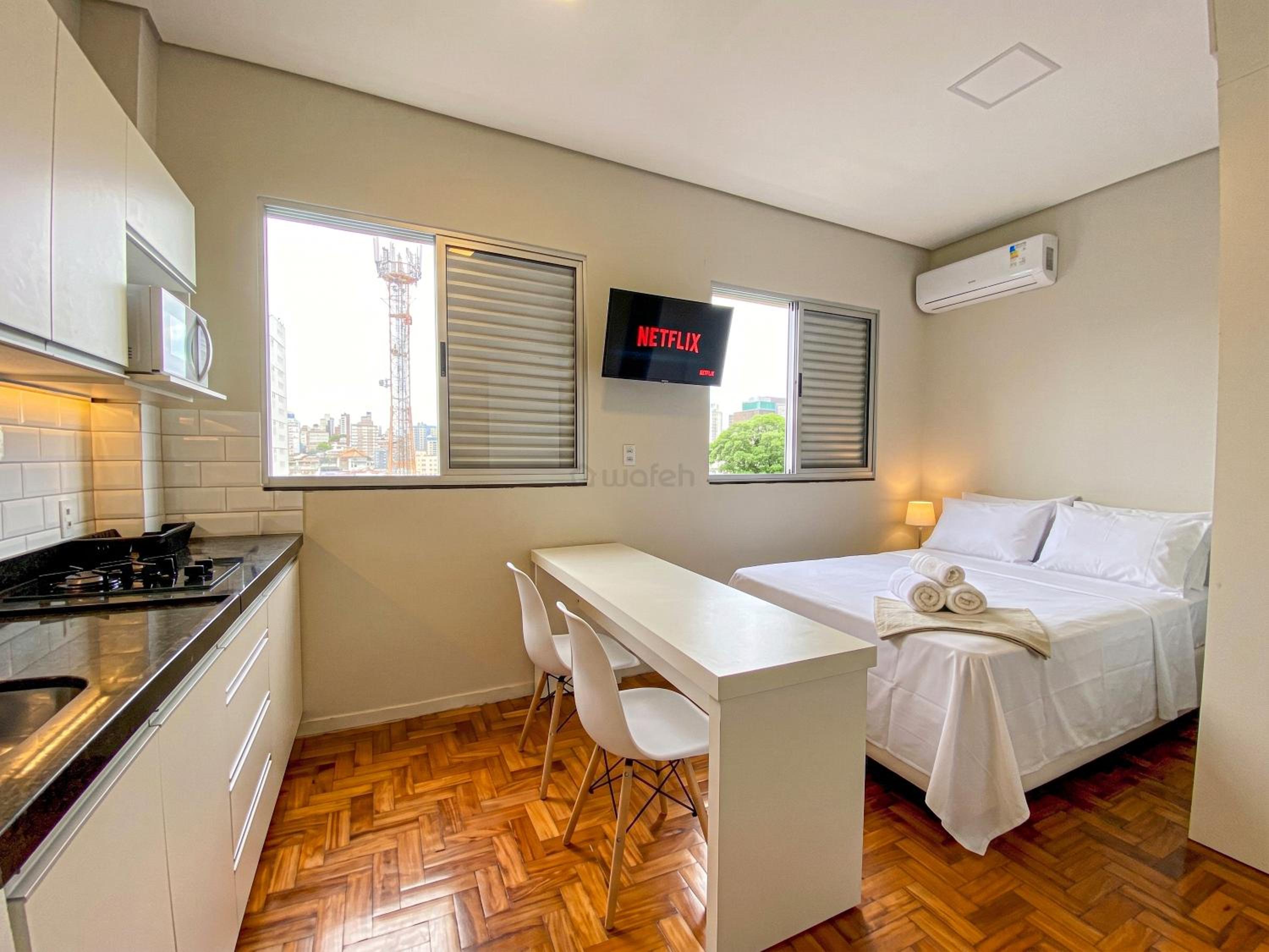 Prado Premium Lofts e Kitnets com Ar-Condicionado e TV Smart