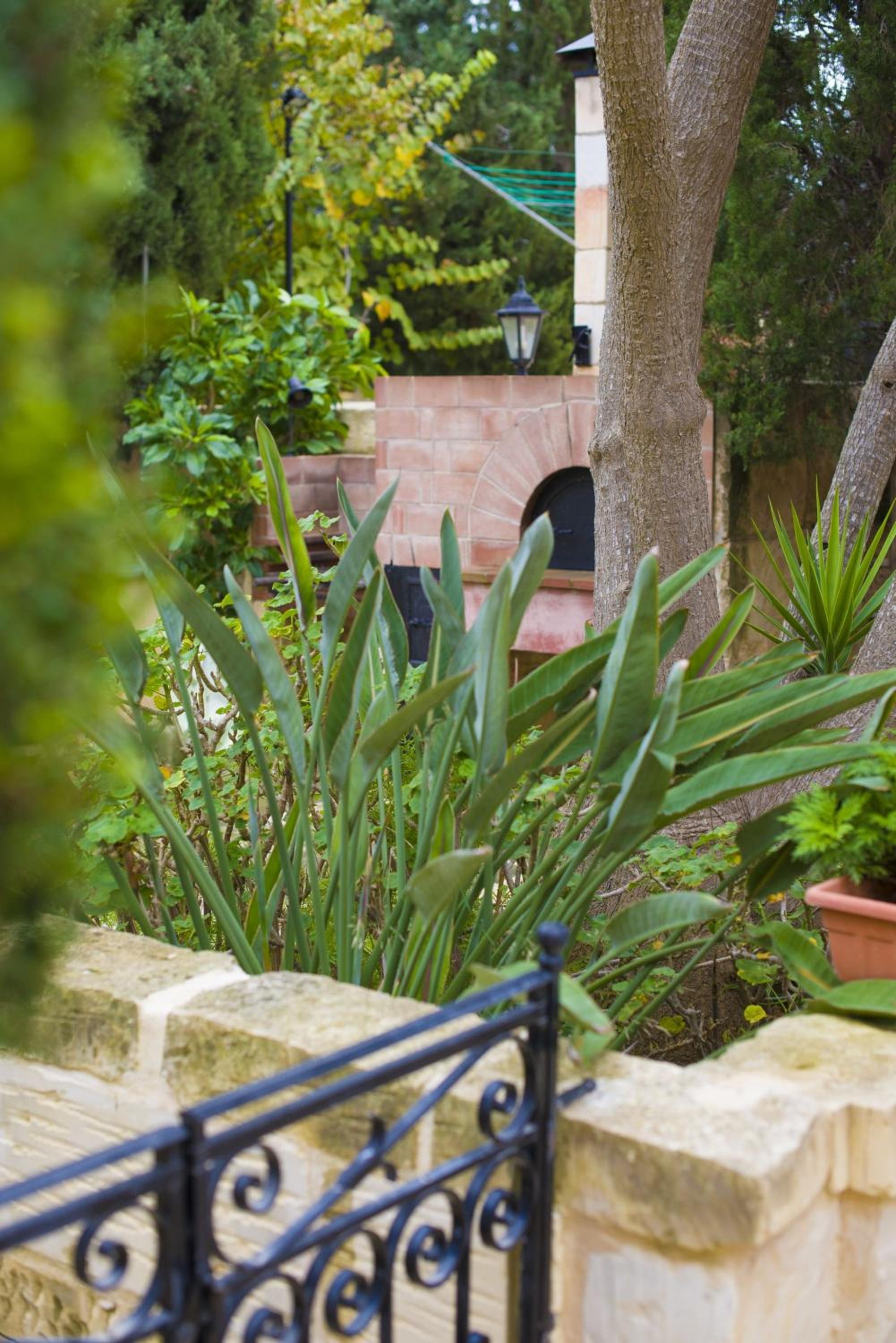 Ta' Bertu Host Family Bed & Breakfast