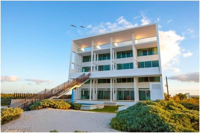 Beachfront Villa Solarium Garden House 1 view 2