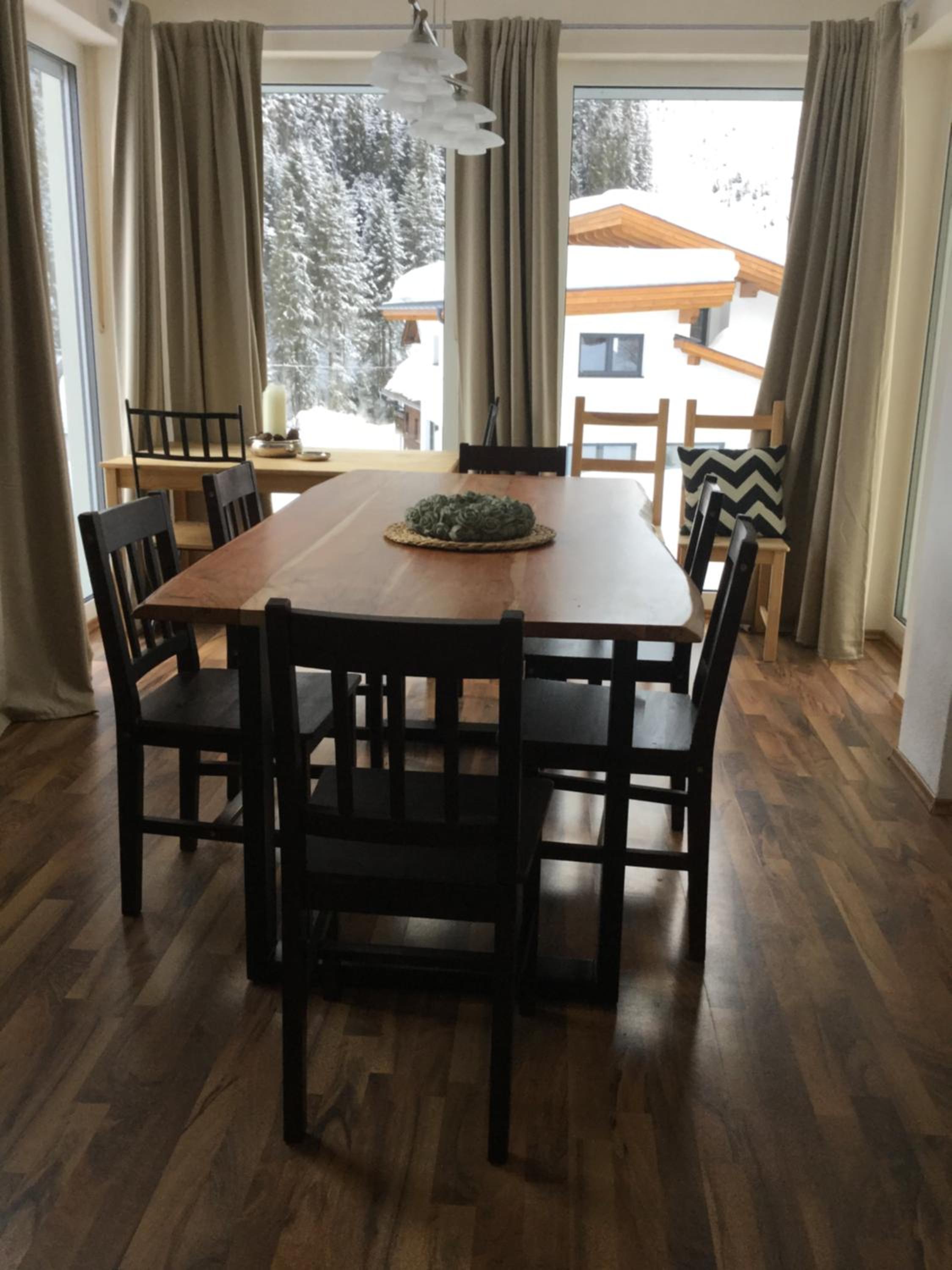 Ferienhaus Alpen Lodge und die Gams