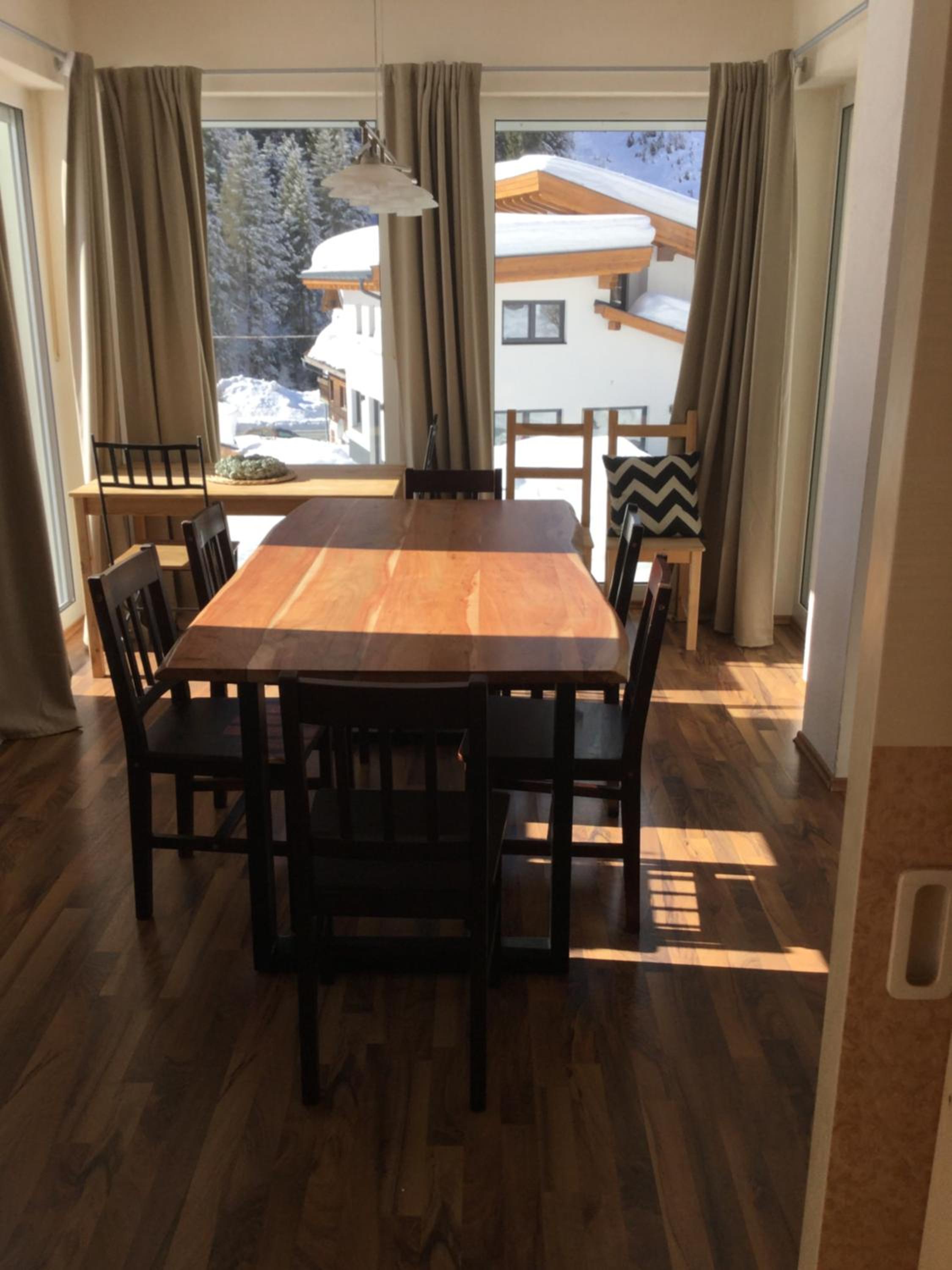 Ferienhaus Alpen Lodge und die Gams