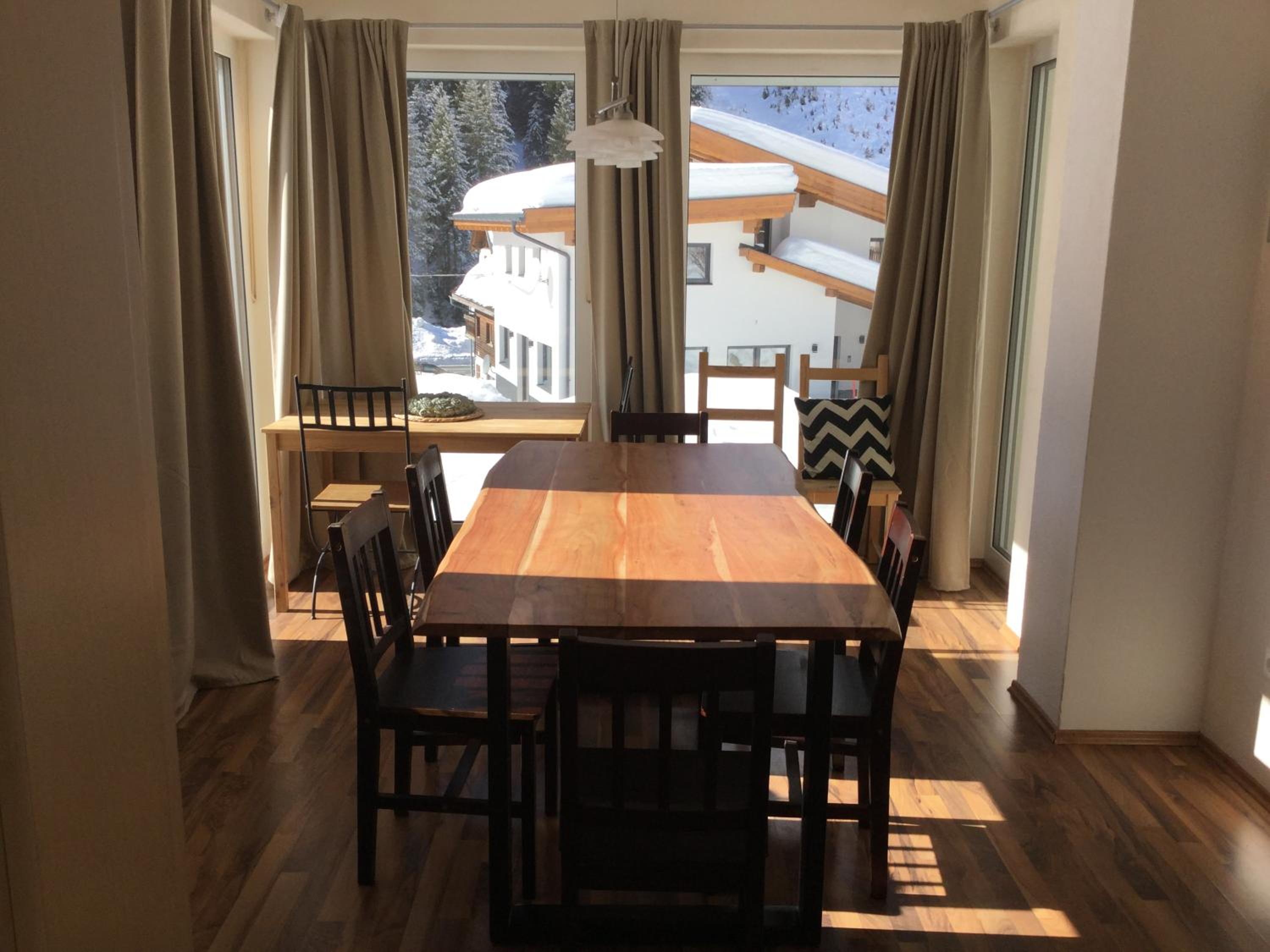 Ferienhaus Alpen Lodge und die Gams