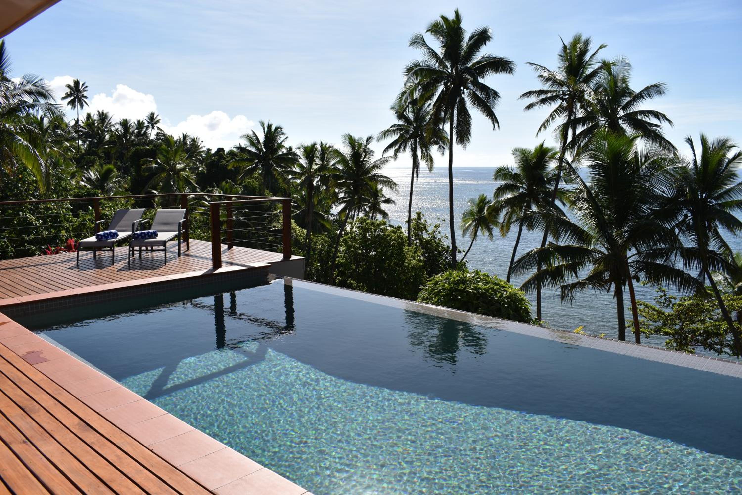 Island Breeze Fiji - view 2
