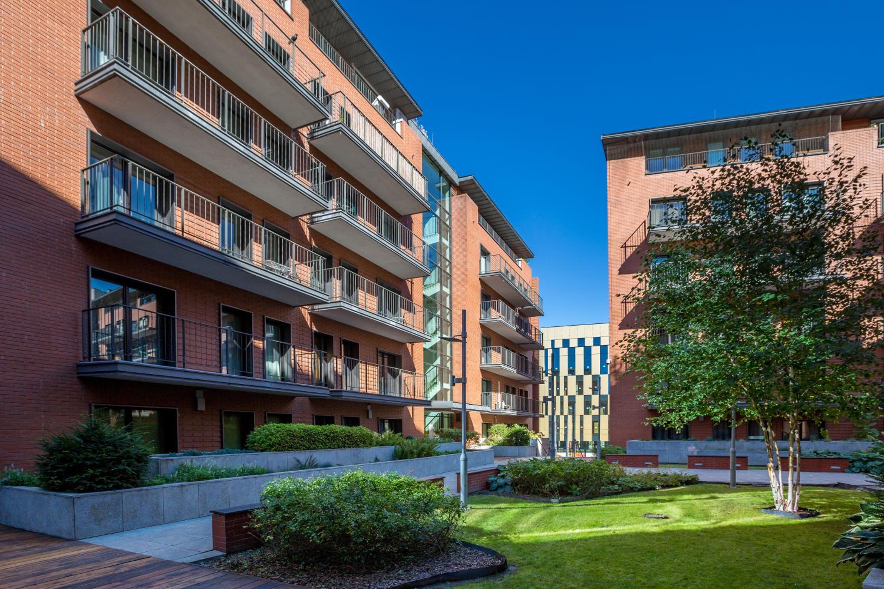 Friendhouse Apartments Angel City view 3