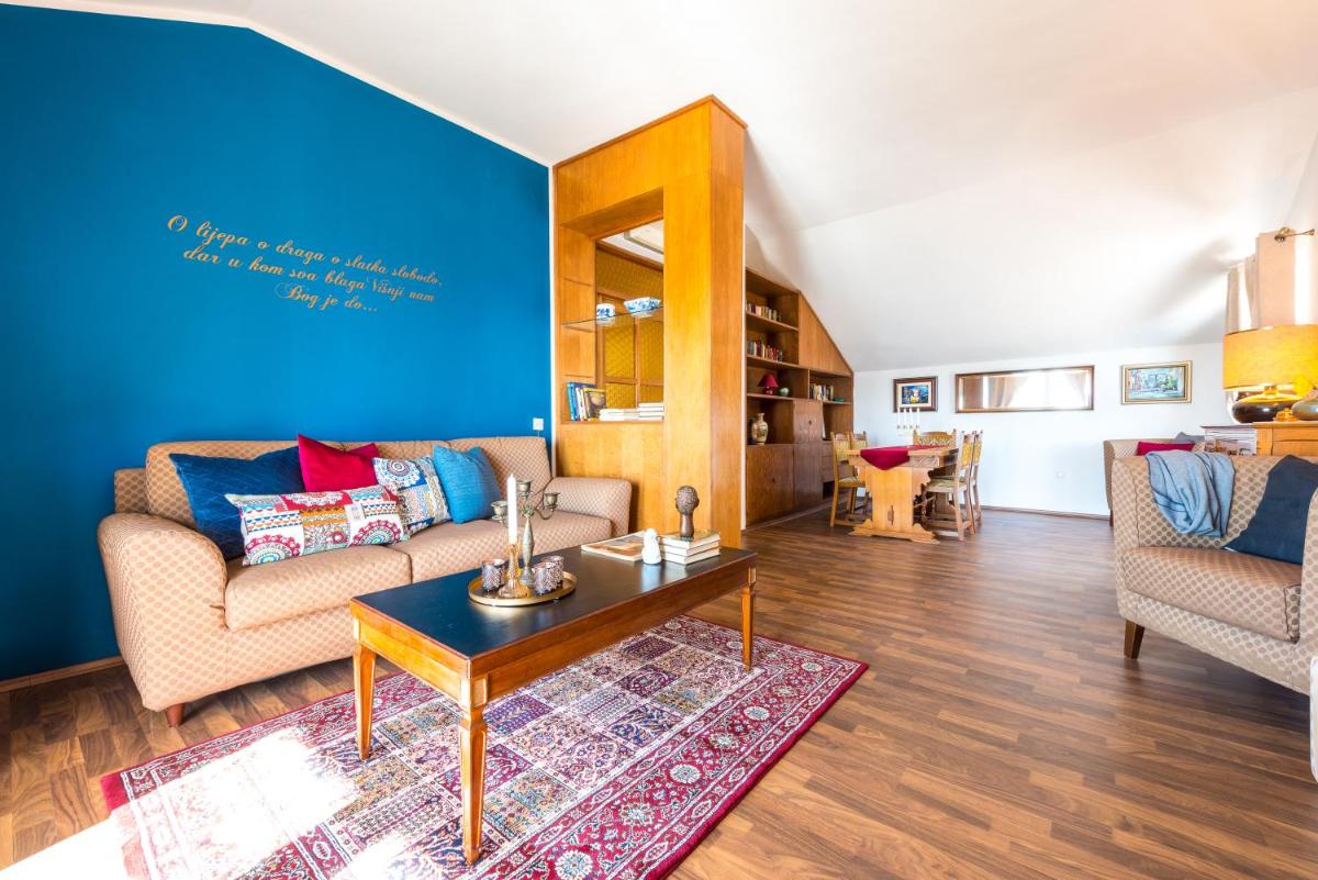 Two Palm Trees Apartment