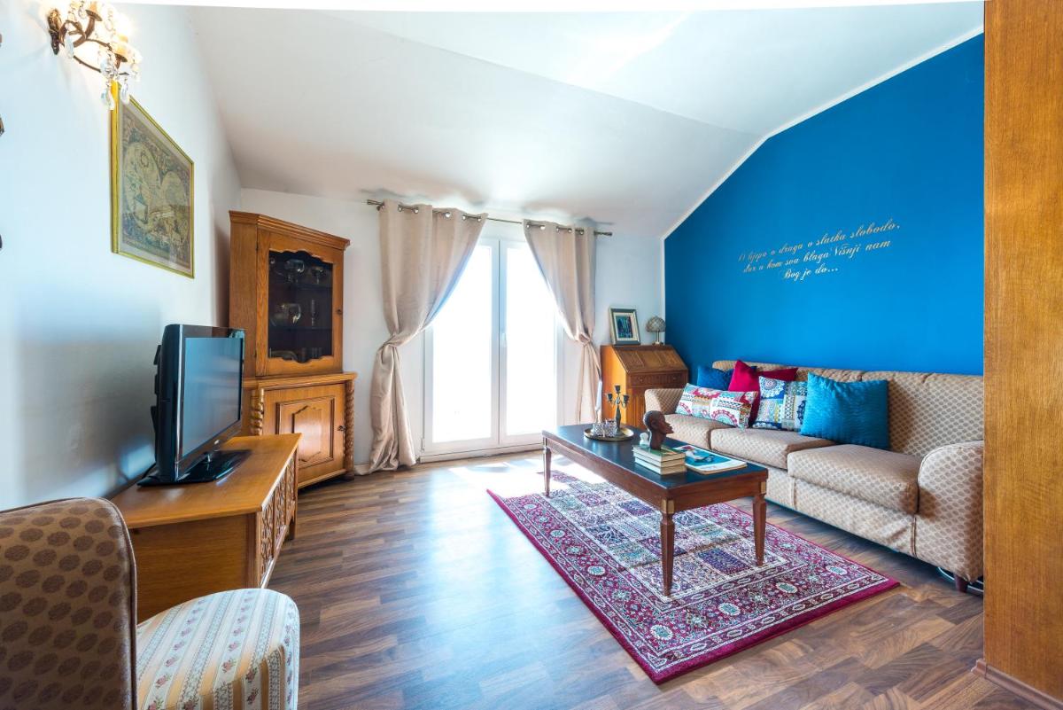 Two Palm Trees Apartment