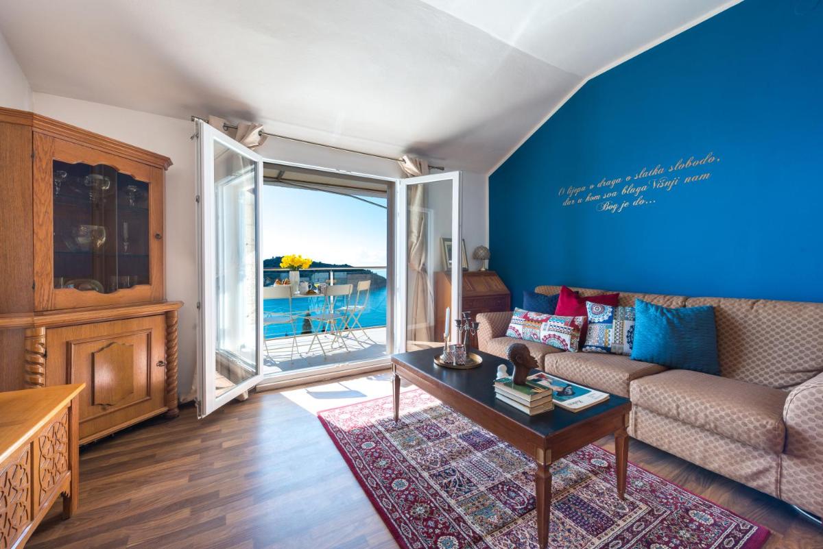 Two Palm Trees Apartment