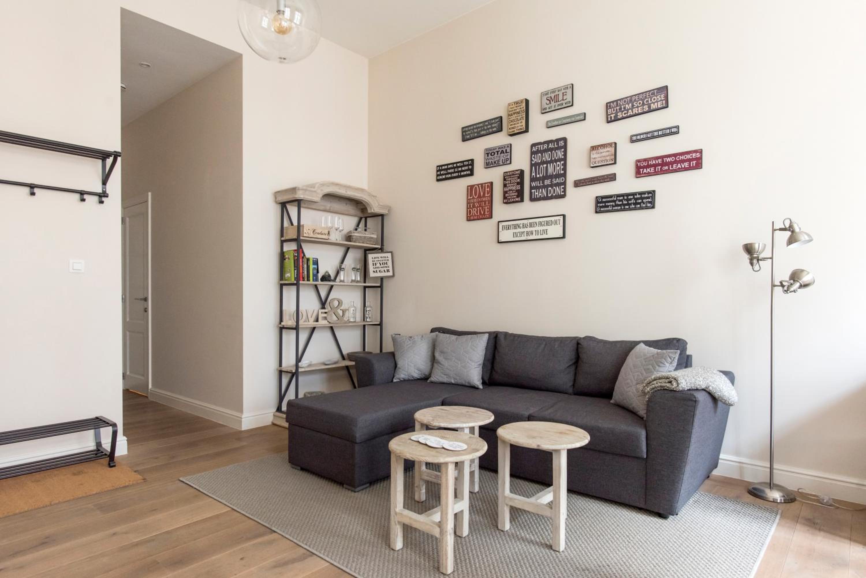 Cozy & Bright Apartment view 4