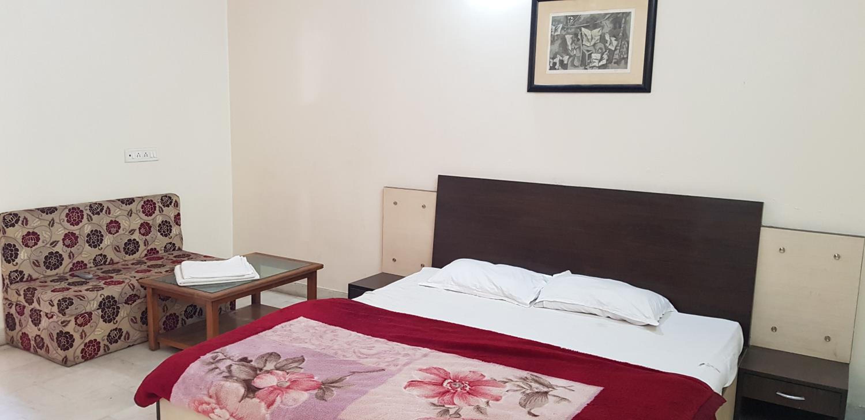 Lavish rooms with amazing views of Nakki Lake