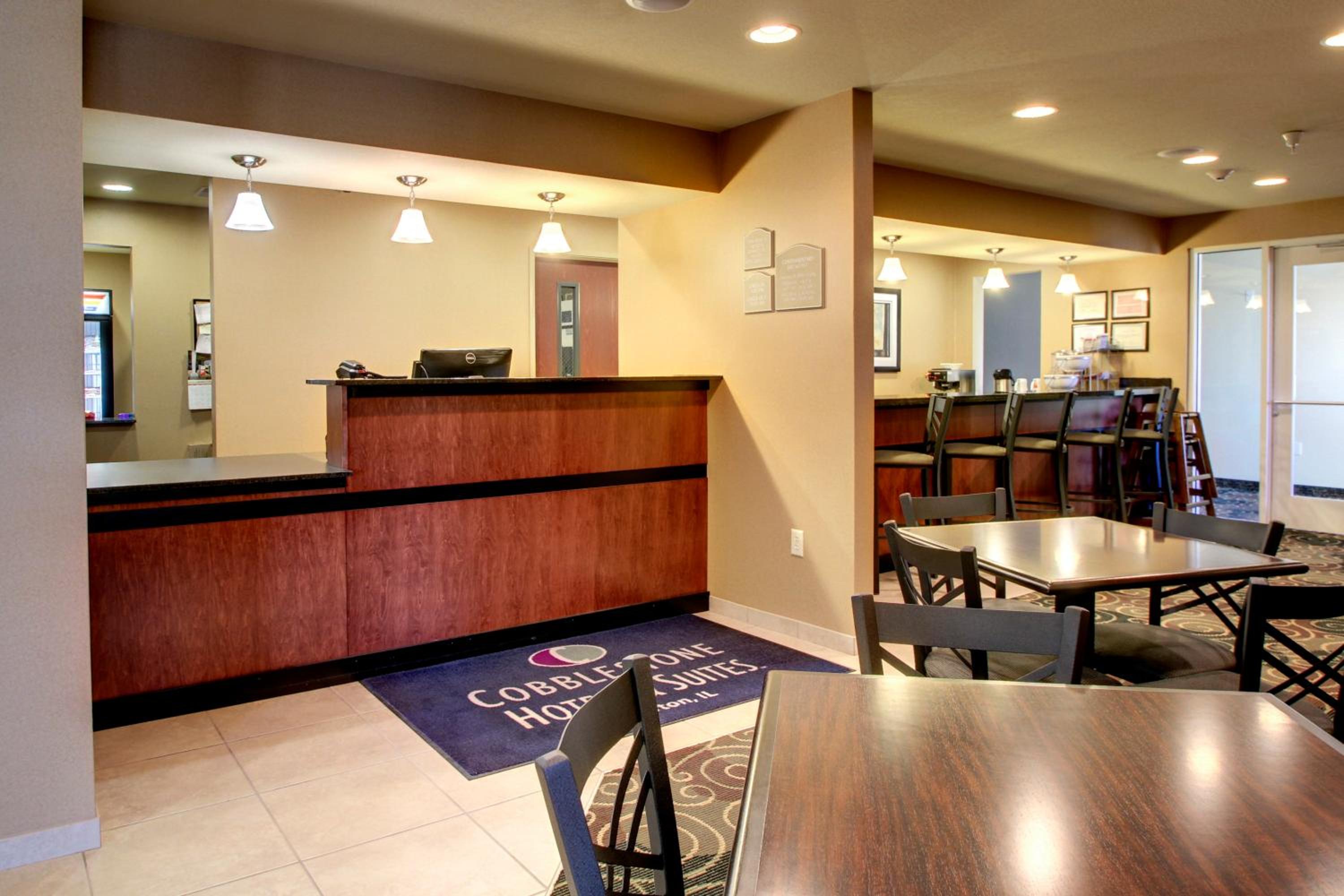 Cobblestone Hotel  Suites - Newton - Property Image 11