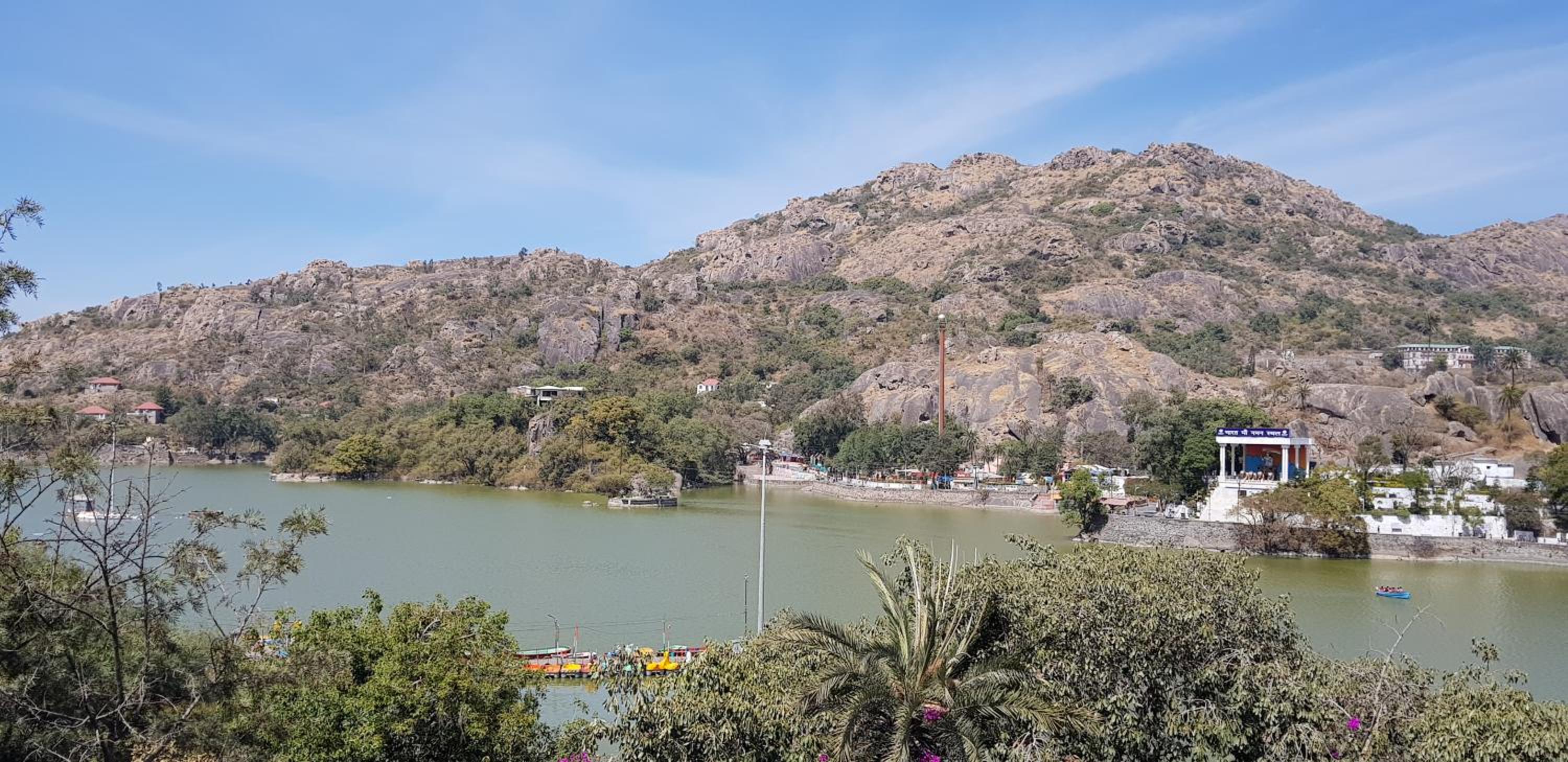Lavish rooms with amazing views of Nakki Lake