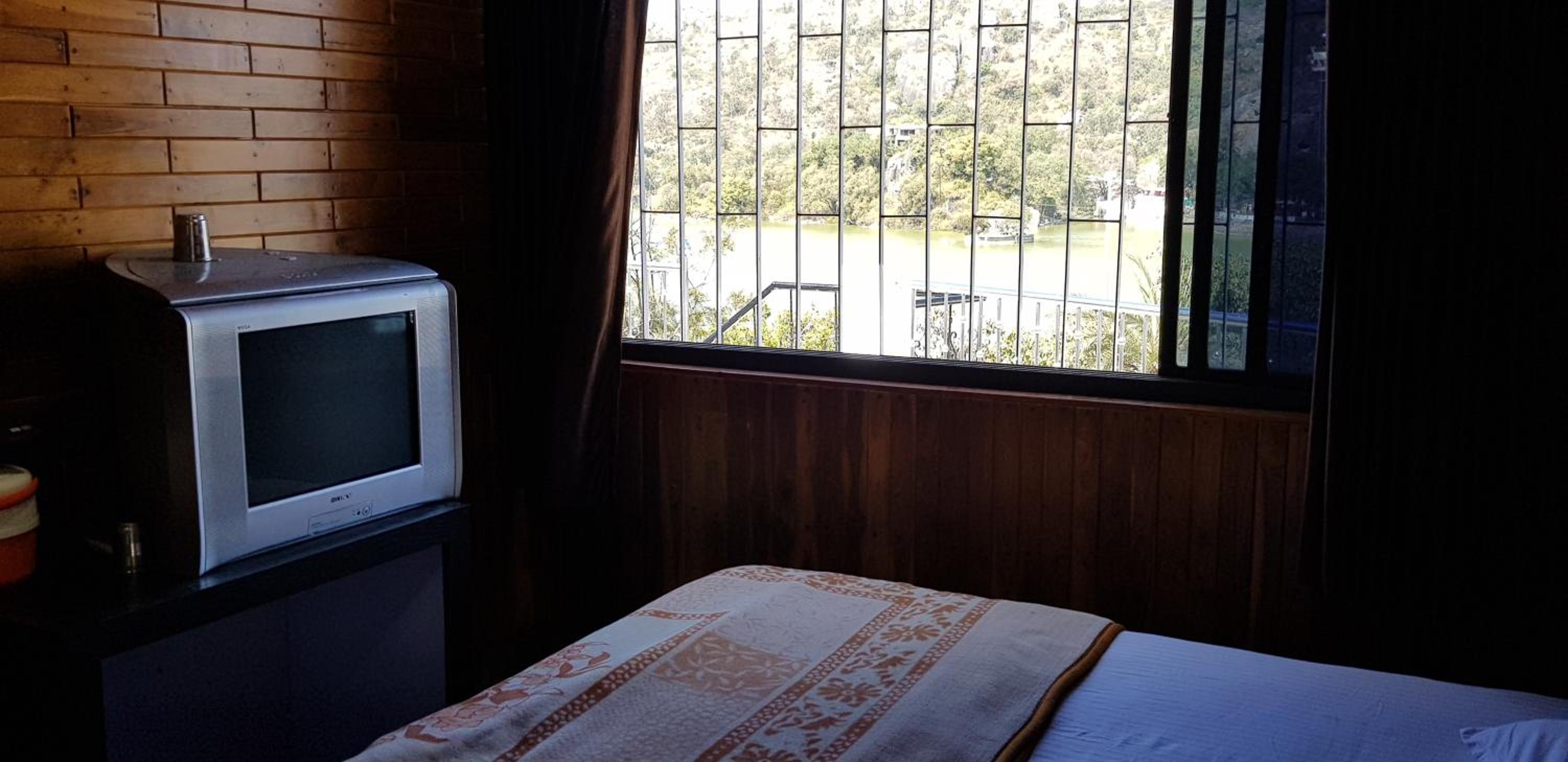 Lavish rooms with amazing views of Nakki Lake