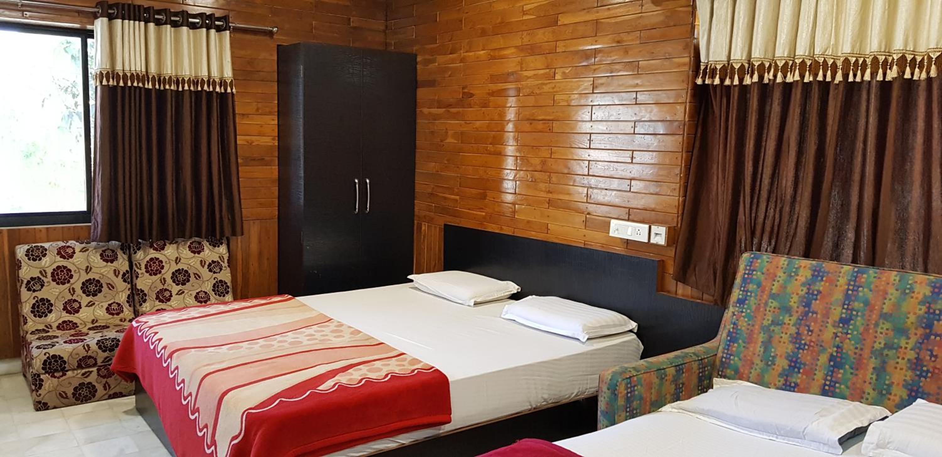 Lavish rooms with amazing views of Nakki Lake