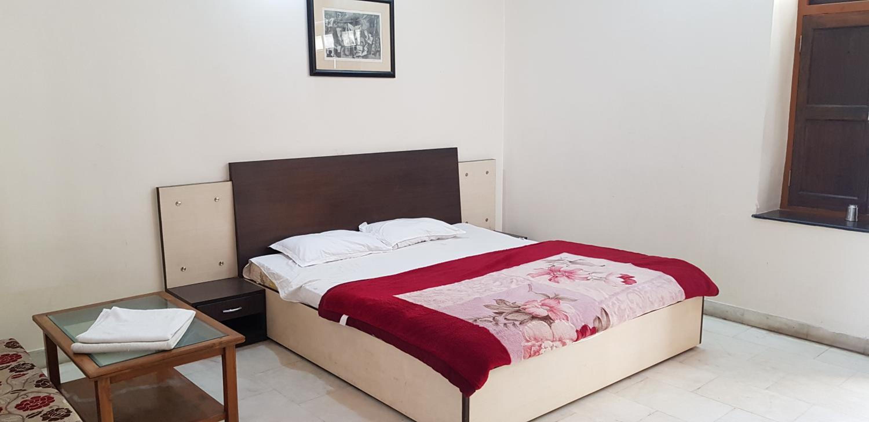 Lavish rooms with amazing views of Nakki Lake