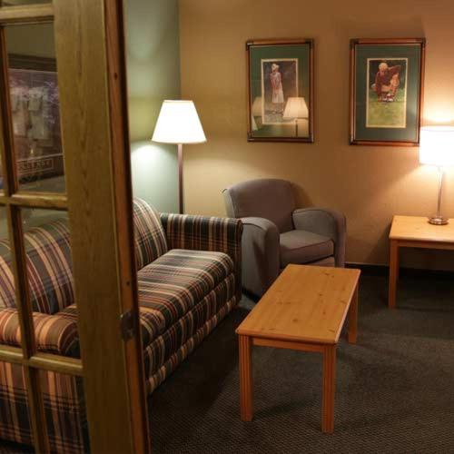 Boarders Inn and Suites by Cobblestone Hotels - Fayette