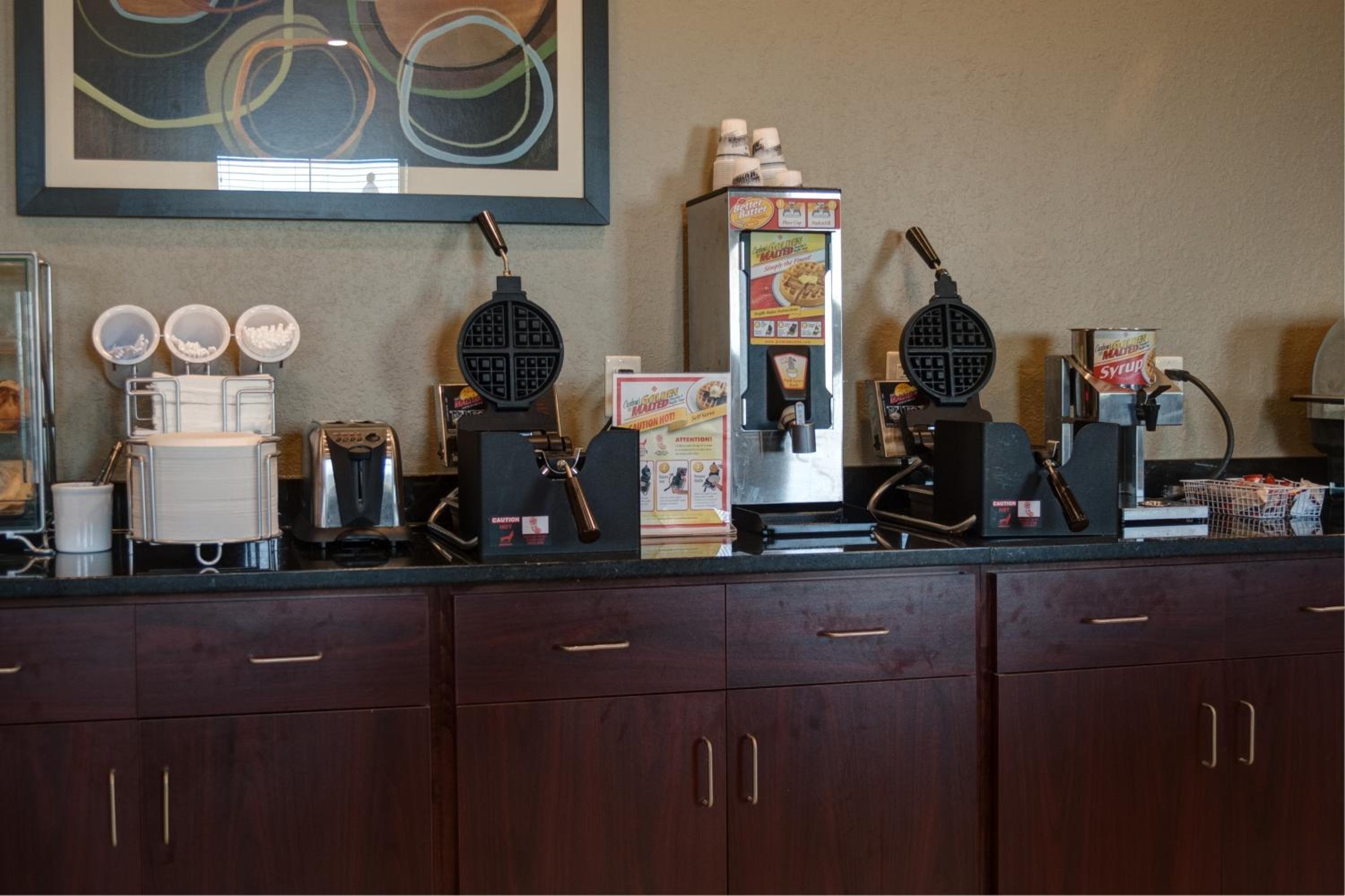 Cobblestone Hotel and Suites - Jefferson - Property Image 22