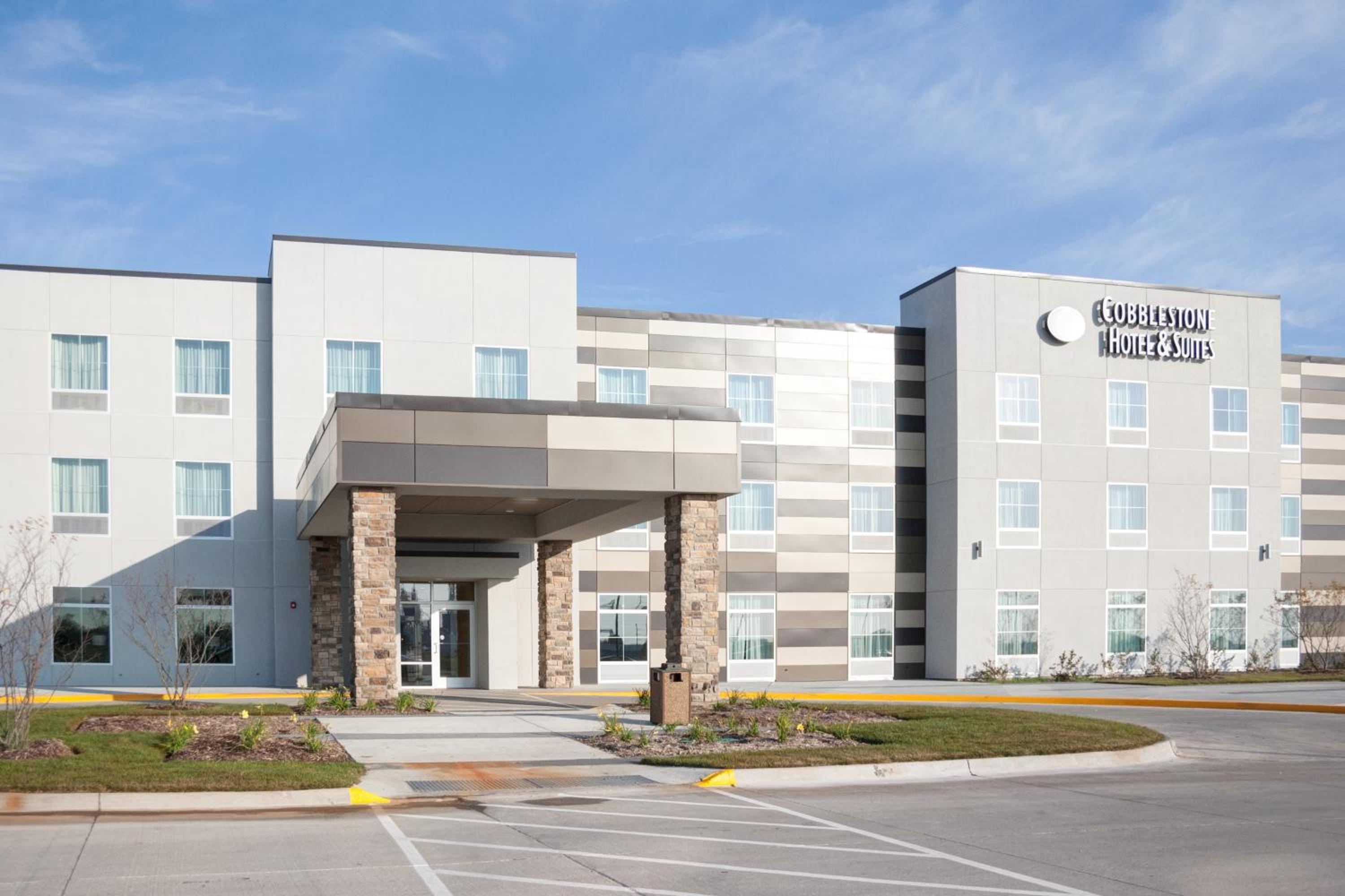 Cobblestone Hotel and Suites - Jefferson - Property Image 28