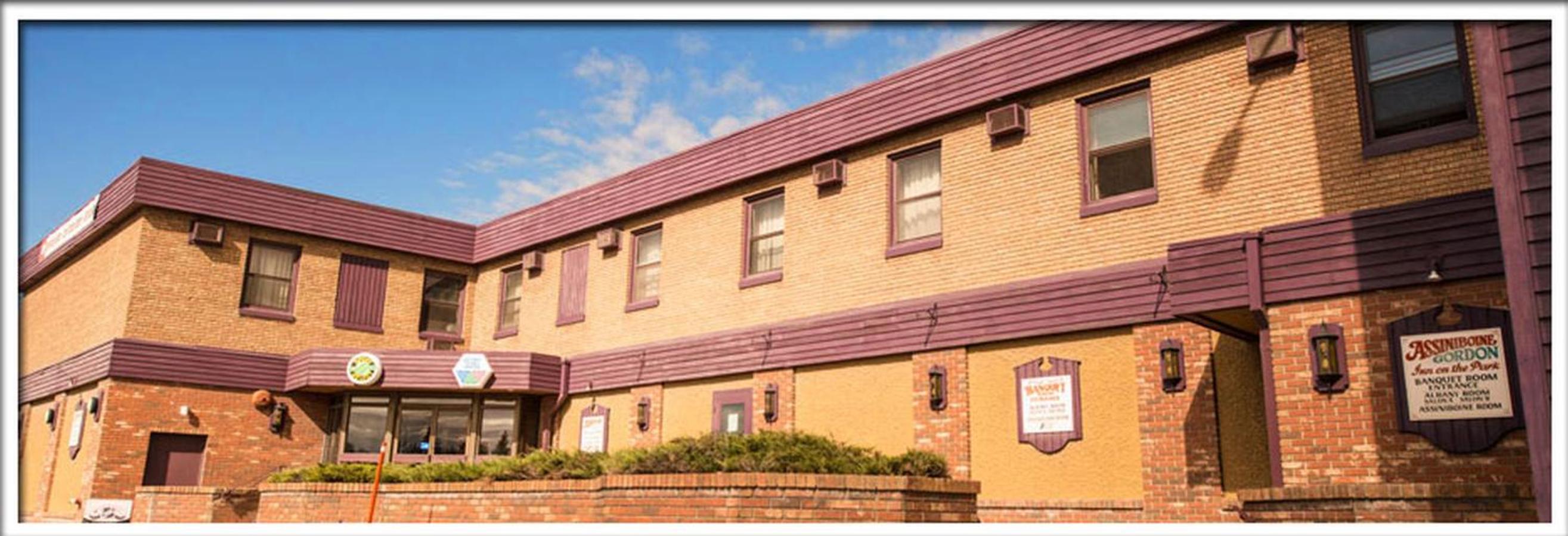 Curtis Gordon Motor Hotel - Image 1