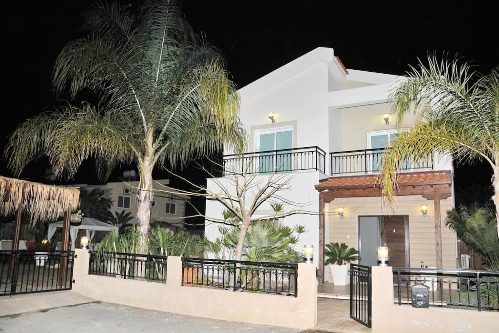 Unique Beach Luxurious Villas