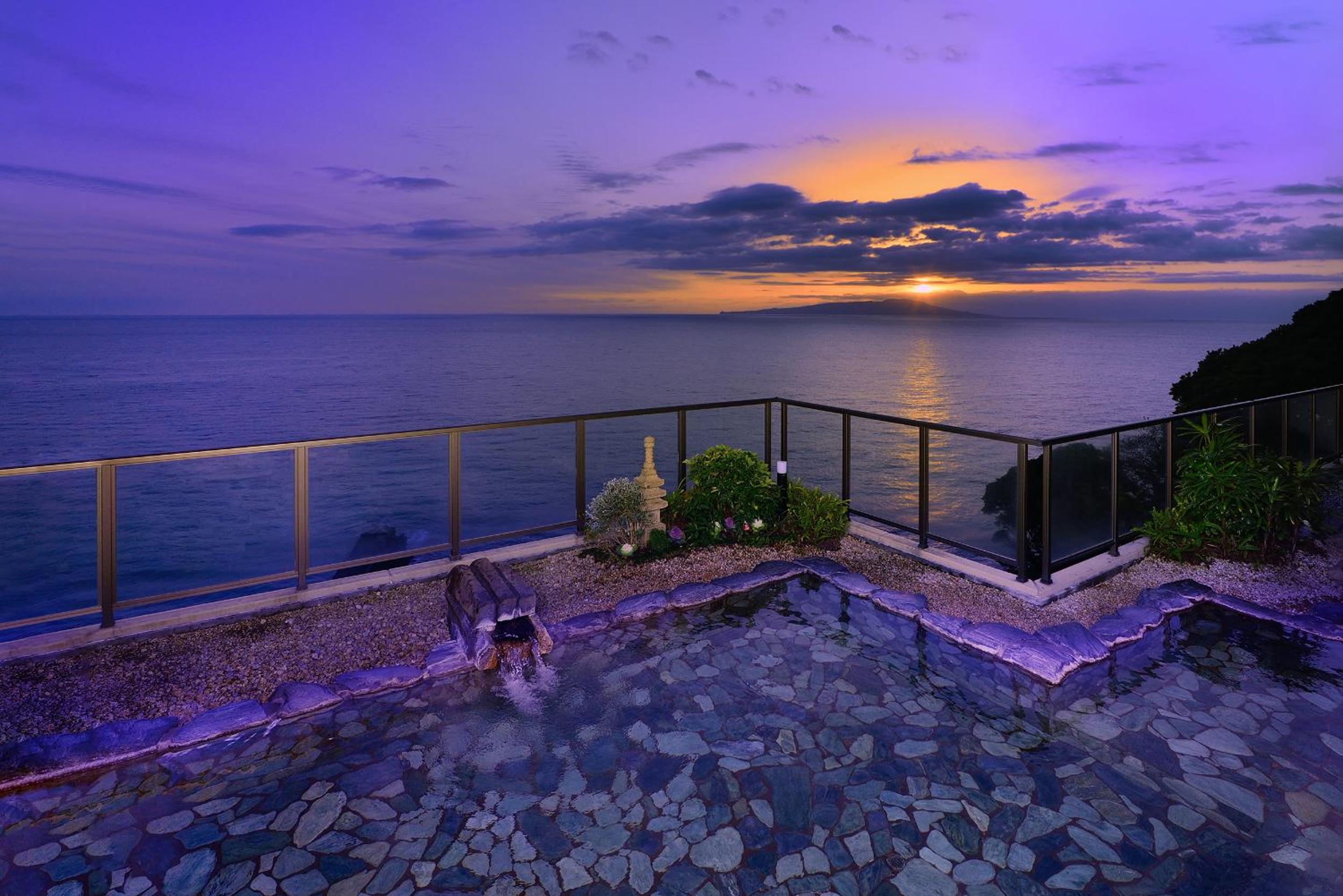 IZU RETREAT by Onko Chishin