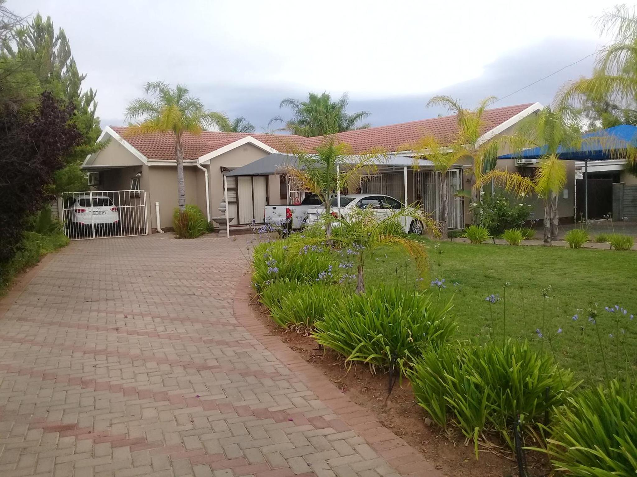 Oppi Draai Guesthouse view 3