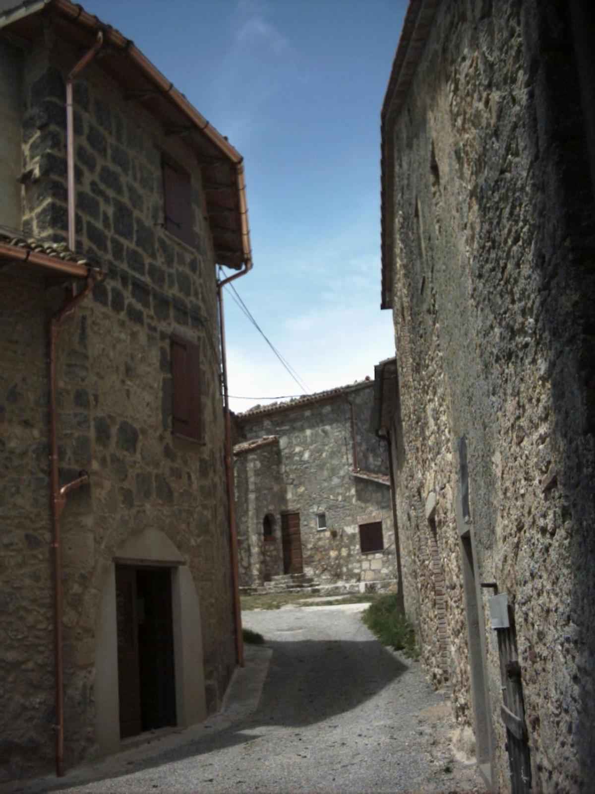 Il Borgo Del Lupo Relax Family Apartments in Tuscany with Restaurant & Swimming Pool