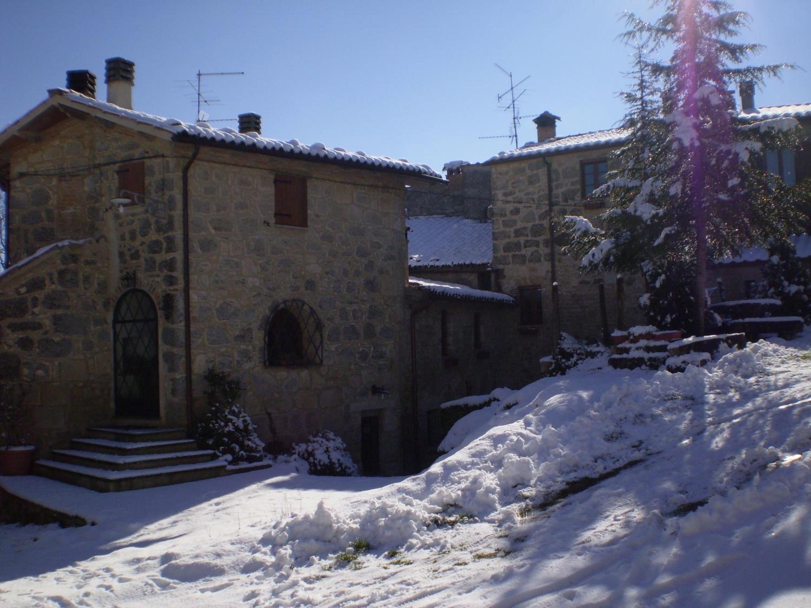 Il Borgo Del Lupo Relax Family Apartments in Tuscany with Restaurant & Swimming Pool