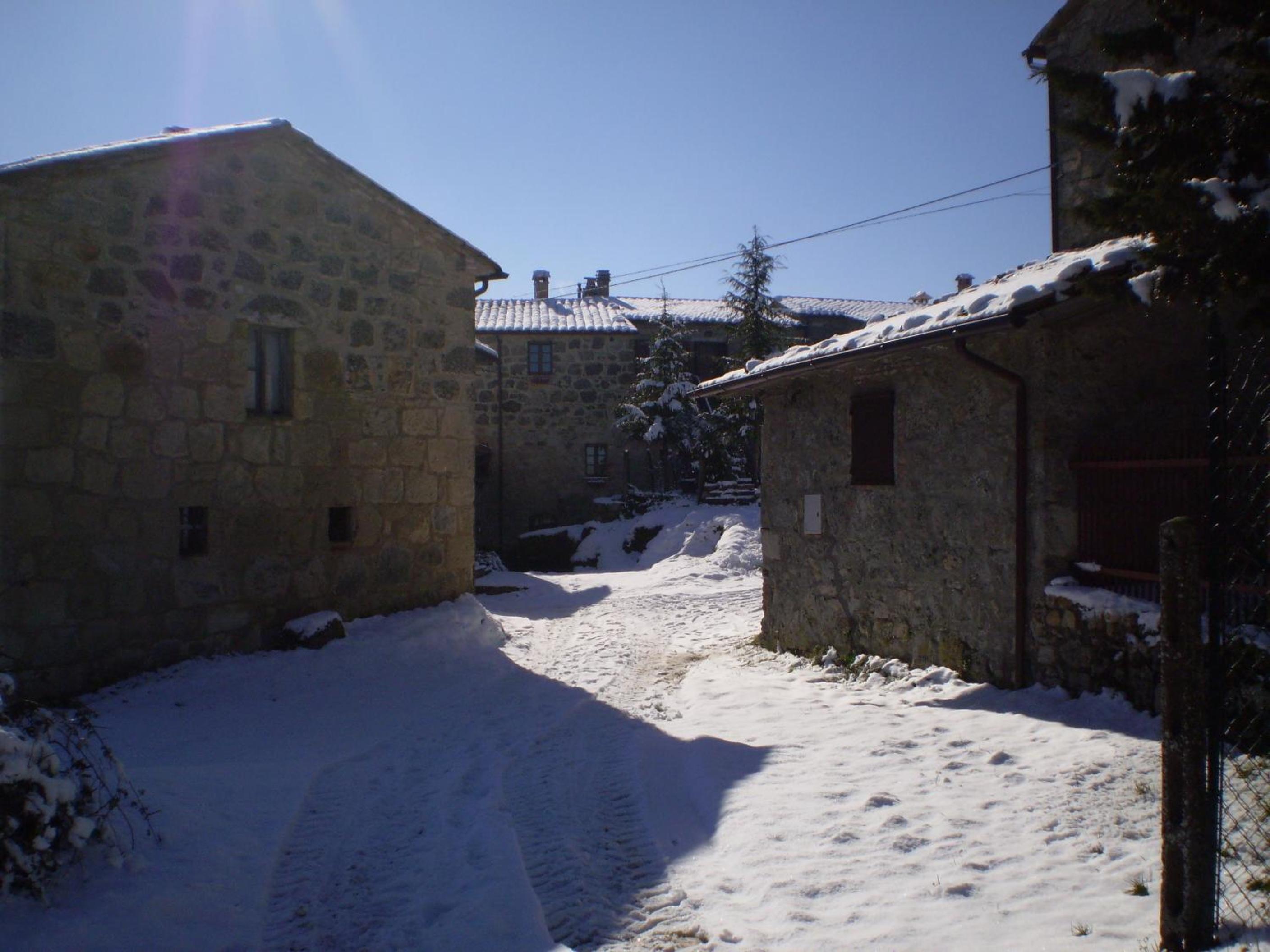 Il Borgo Del Lupo Relax Family Apartments in Tuscany with Restaurant & Swimming Pool