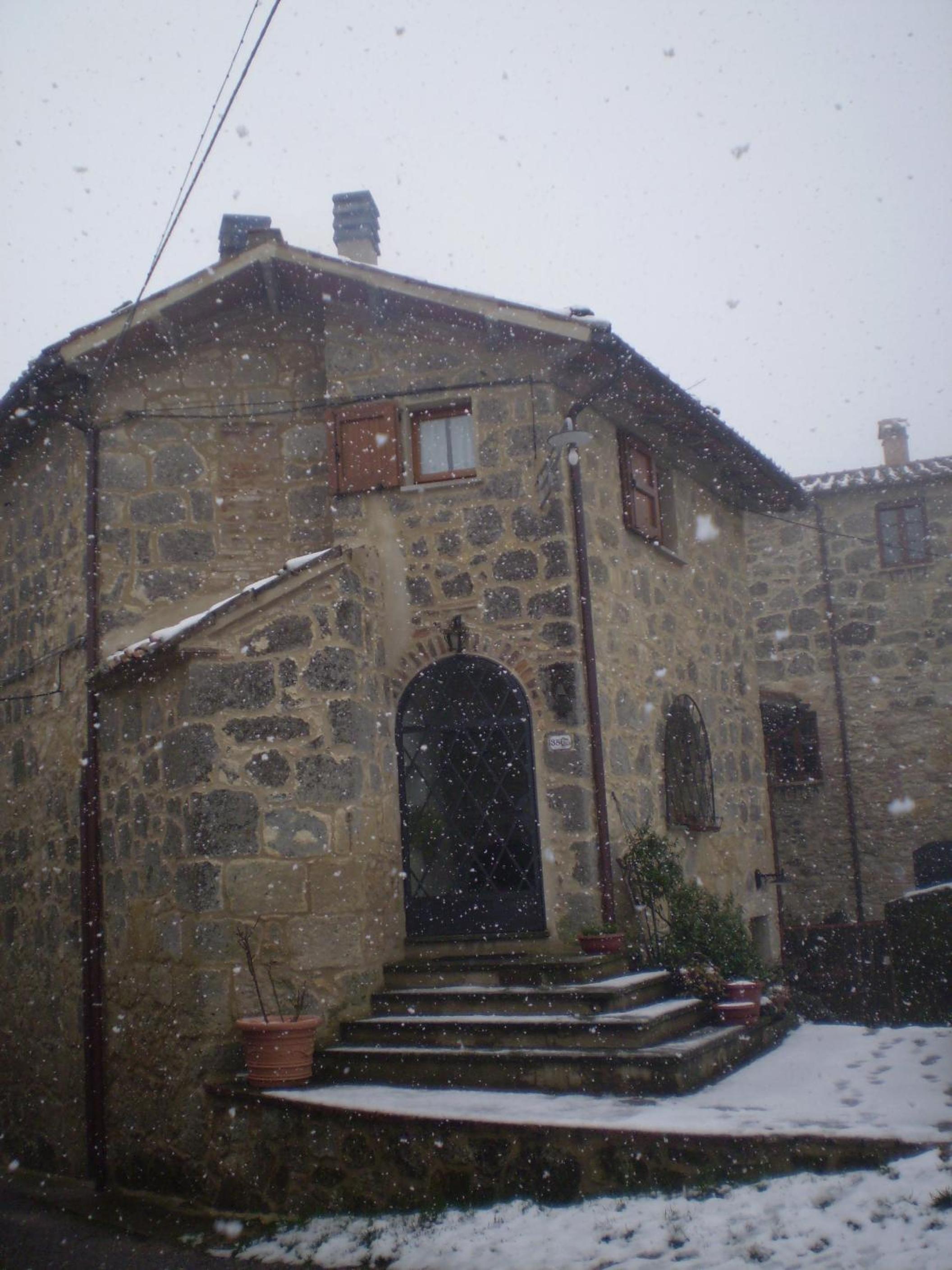 Il Borgo Del Lupo Relax Family Apartments in Tuscany with Restaurant & Swimming Pool