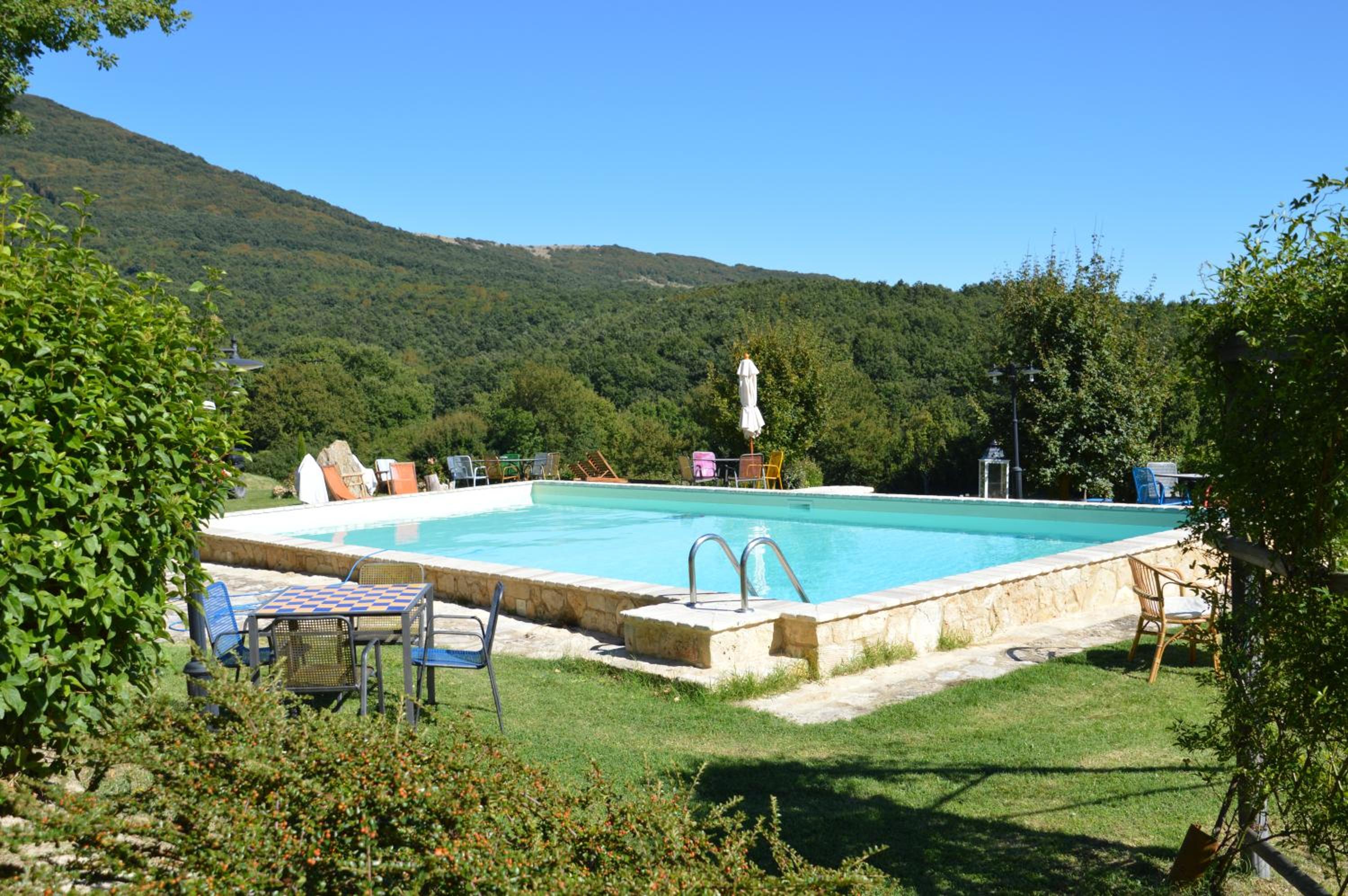 Il Borgo Del Lupo Relax Family Apartments in Tuscany with Restaurant & Swimming Pool