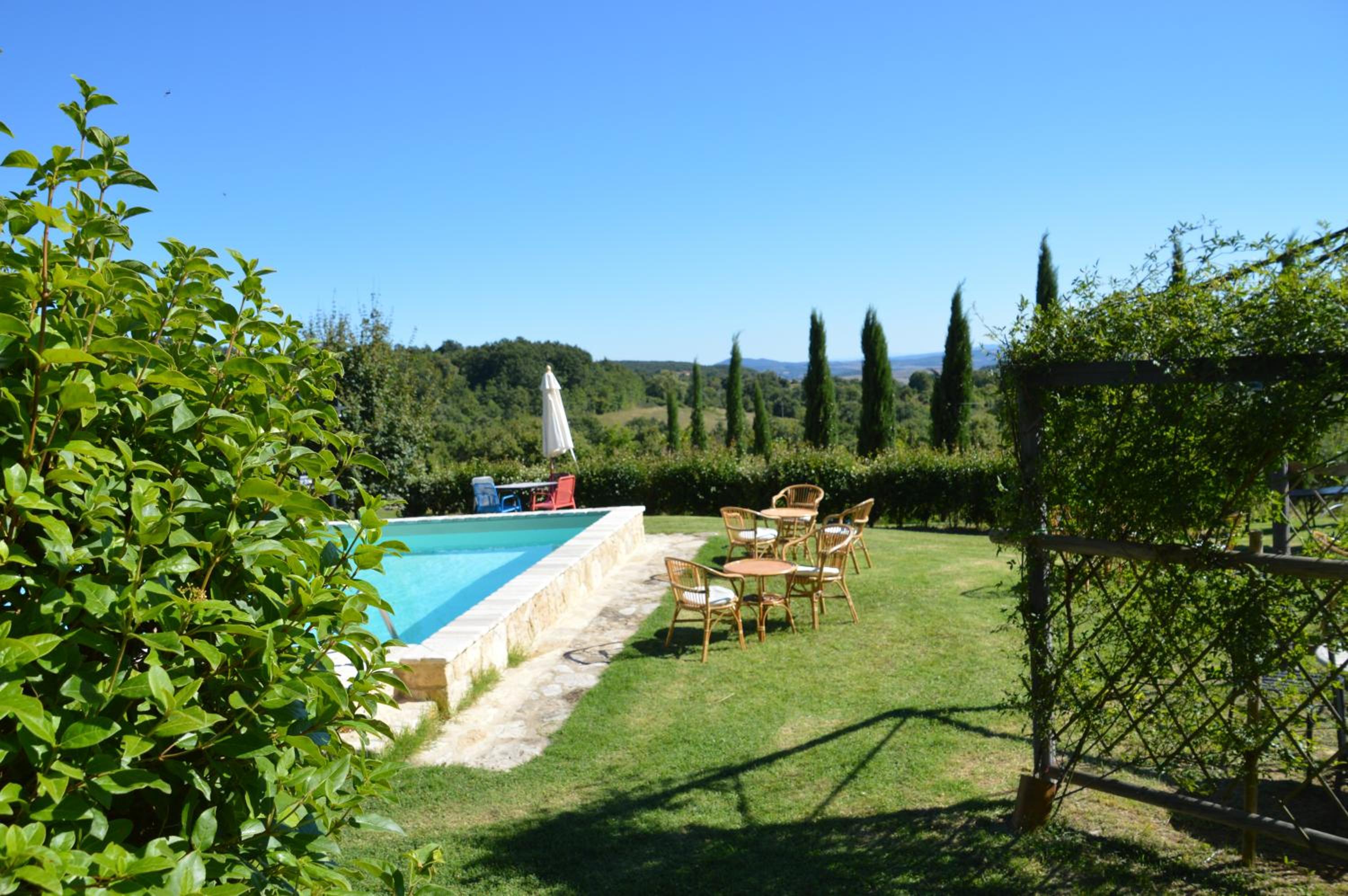 Il Borgo Del Lupo Relax Family Apartments in Tuscany with Restaurant & Swimming Pool