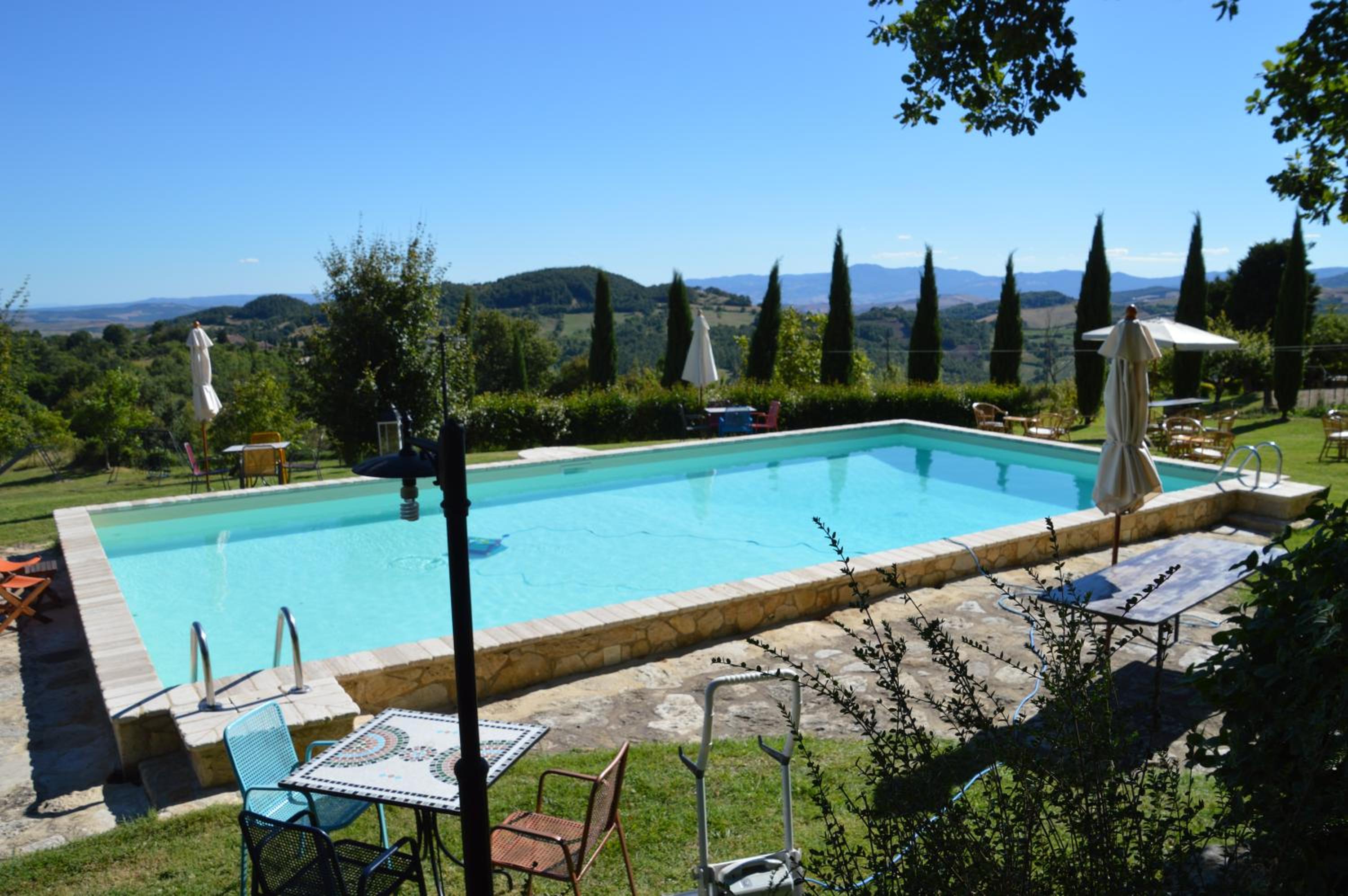 Il Borgo Del Lupo Relax Family Apartments in Tuscany with Restaurant & Swimming Pool