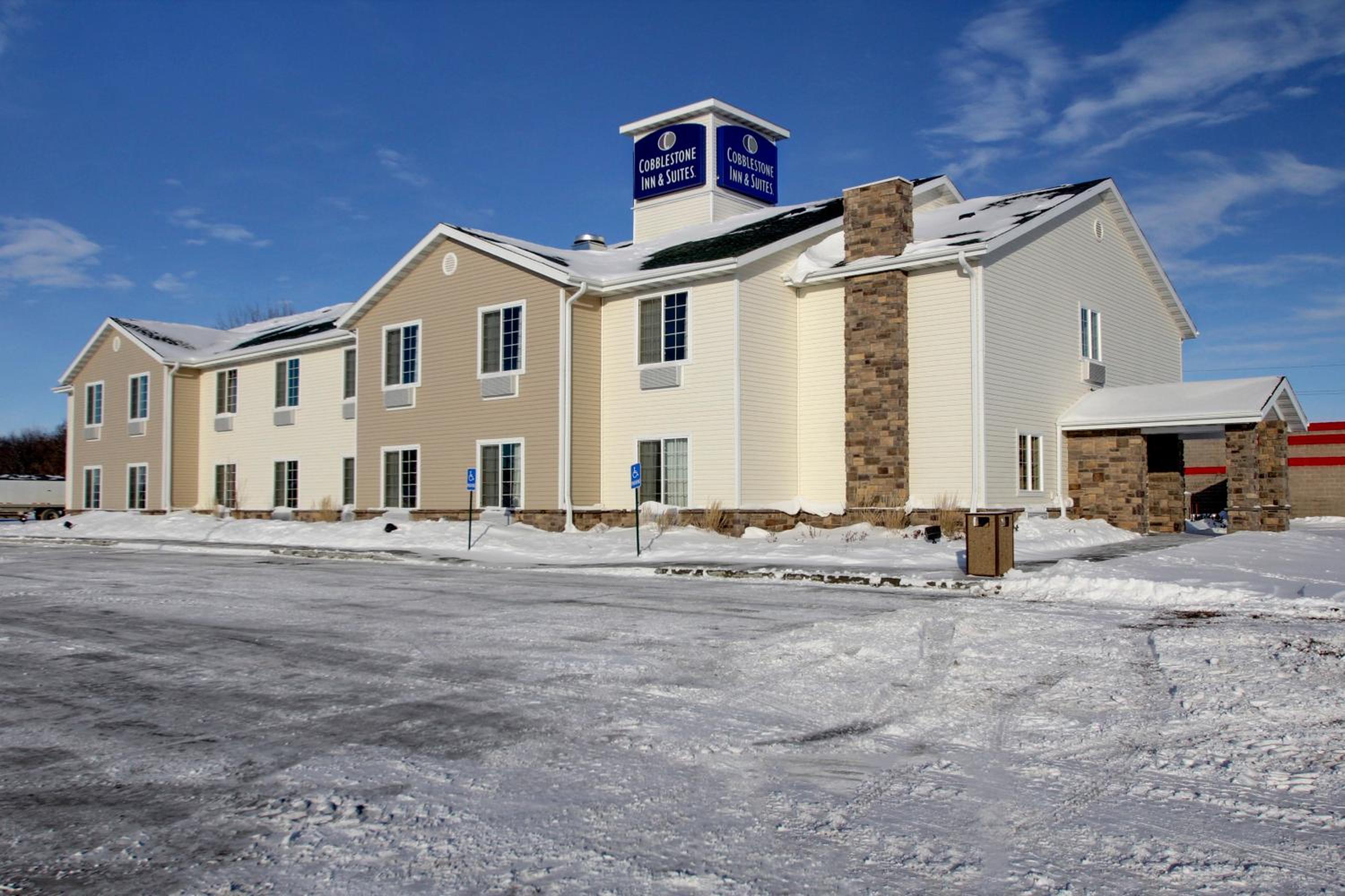 Hotel Cobblestone Inn & Suites - Carrington