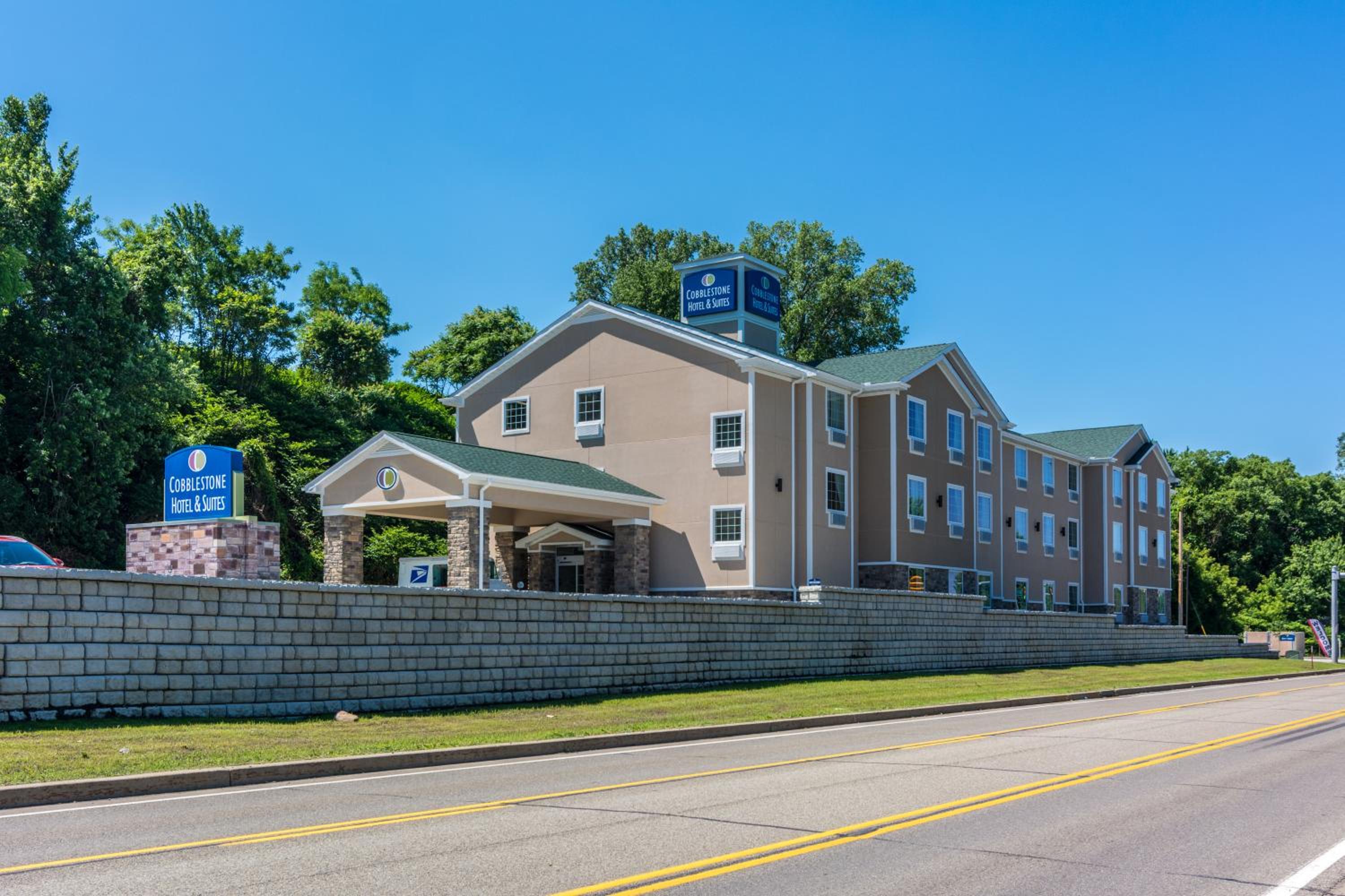 Hotel Cobblestone Hotel & Suites - Erie - Image 1
